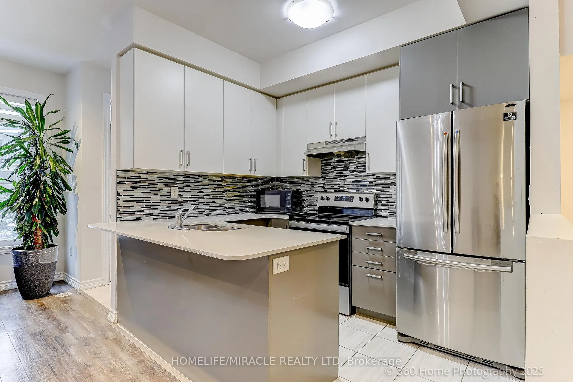 Photo 7 of Unit 33, 181 Parktree Drive, Vaughan, Maple — HOMEH