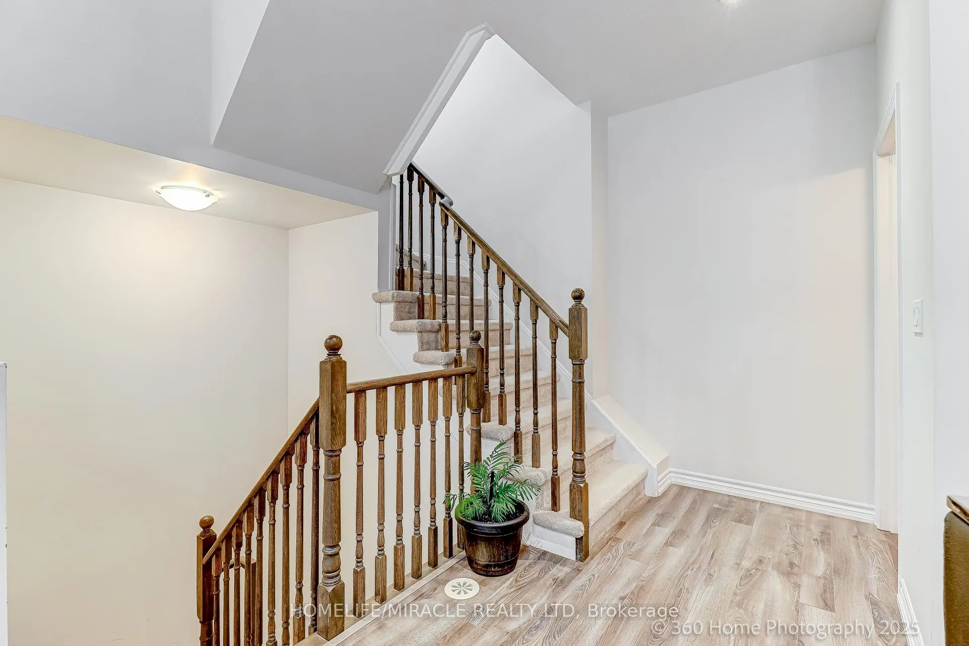 Photo 11 of Unit 33, 181 Parktree Drive, Vaughan, Maple — HOMEH