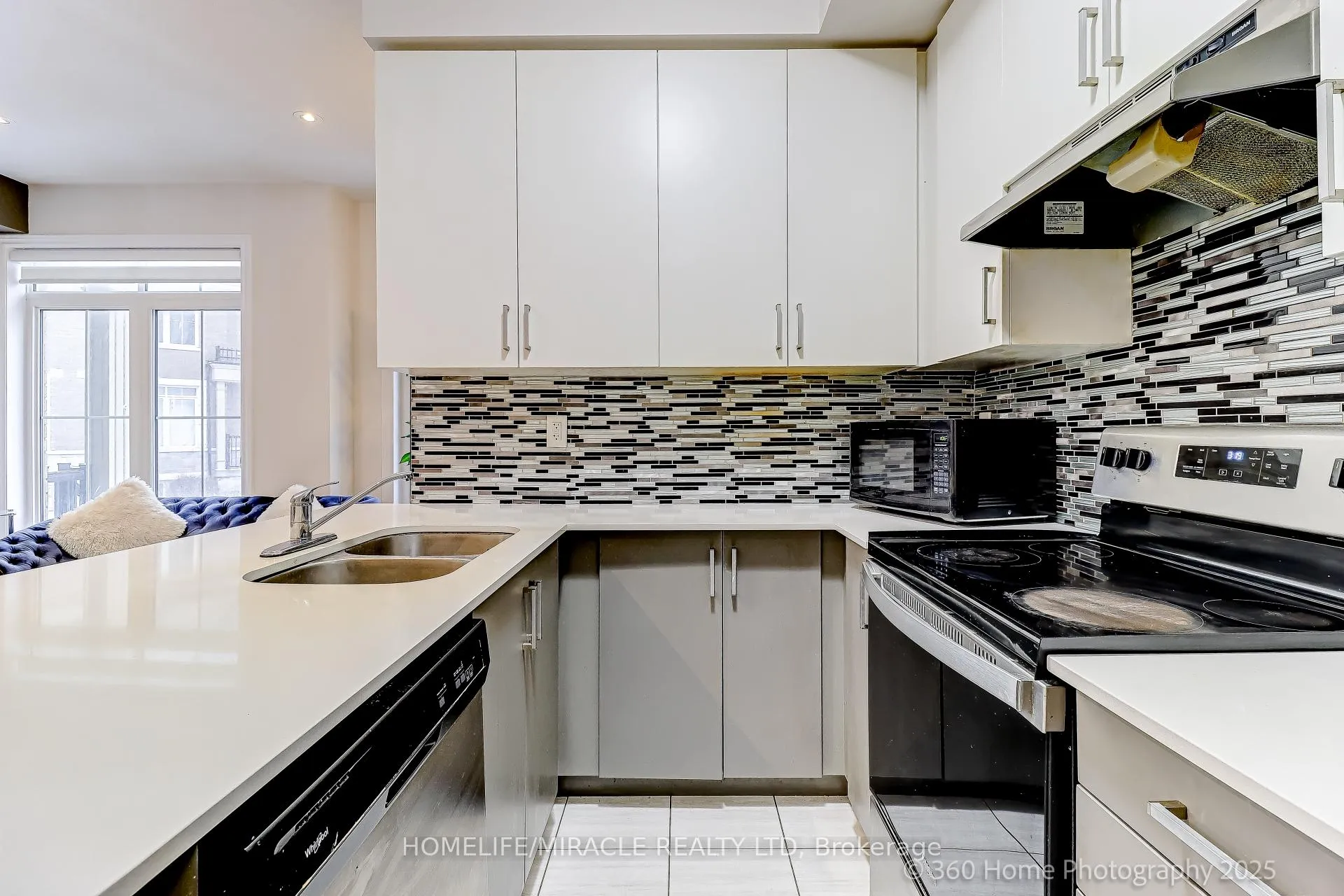 Photo 12 of Unit 33, 181 Parktree Drive, Vaughan, Maple — HOMEH