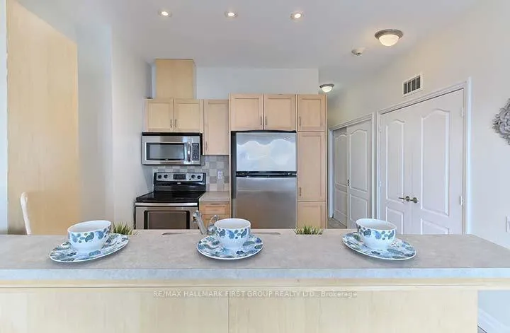 Photo 6 of Unit 806, 44 Bond Street W, Oshawa, O'Neill — HOMEH