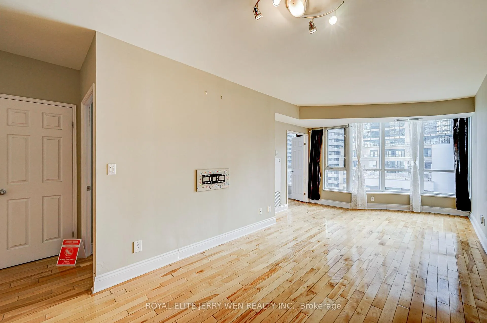 Photo 5 of Unit 1809, 55 Bloor Street E, Toronto, Church-Yonge Corridor — HOMEH