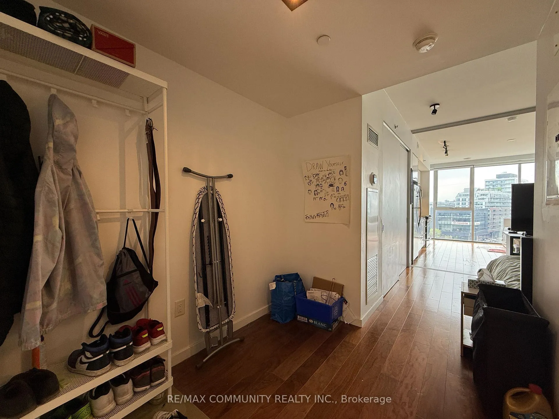 Photo 3 of Unit 803, 32 Trolley Crescent, Toronto, Moss Park — HOMEH