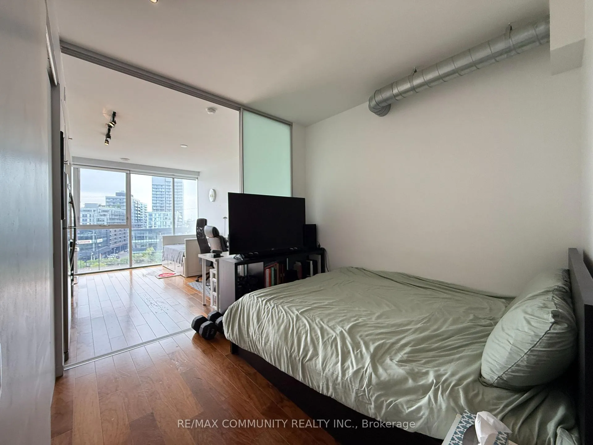 Photo 5 of Unit 803, 32 Trolley Crescent, Toronto, Moss Park — HOMEH