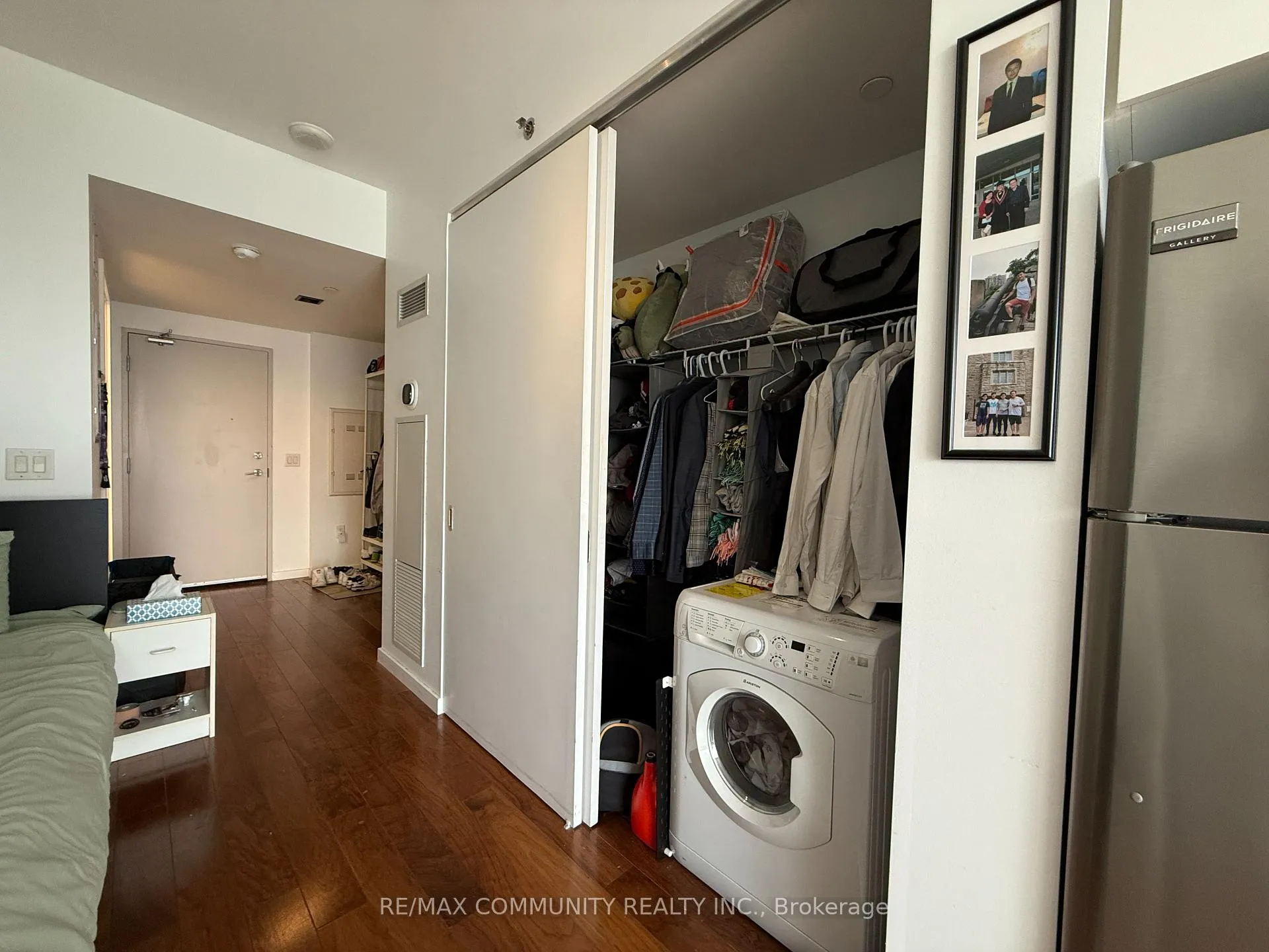 Photo 7 of Unit 803, 32 Trolley Crescent, Toronto, Moss Park — HOMEH