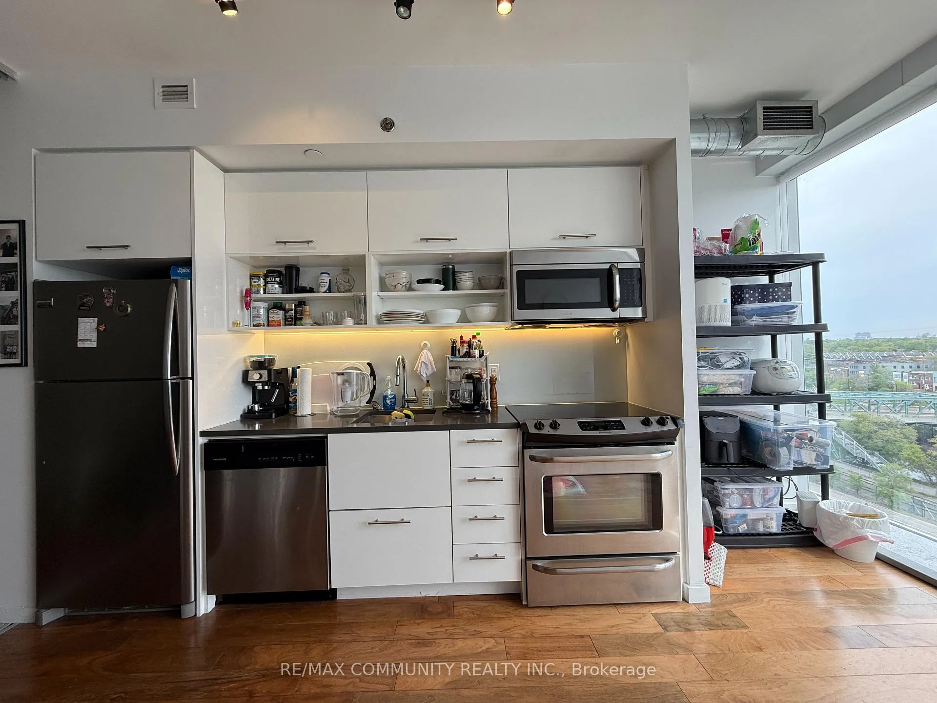 Photo 9 of Unit 803, 32 Trolley Crescent, Toronto, Moss Park — HOMEH