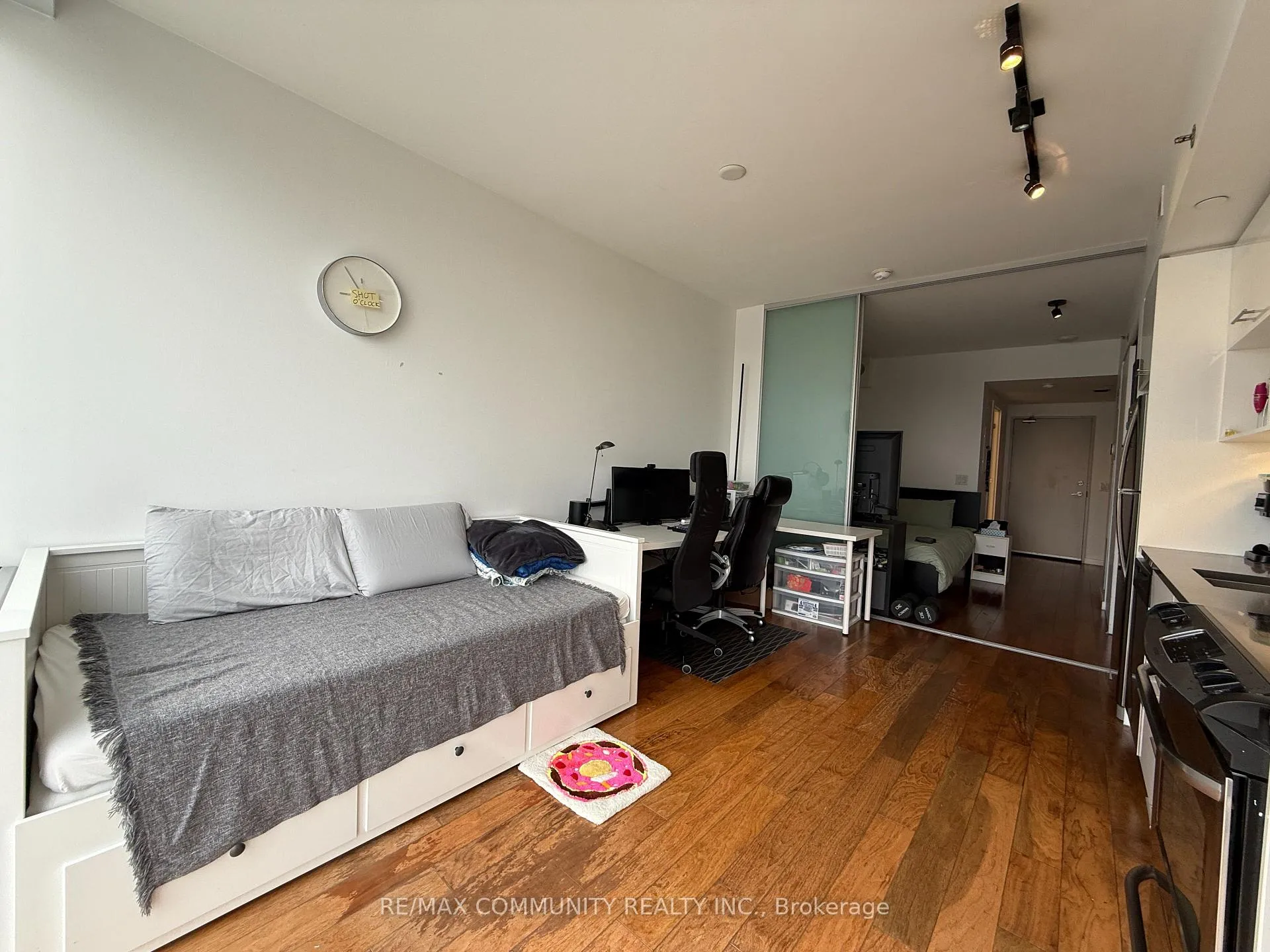 Photo 10 of Unit 803, 32 Trolley Crescent, Toronto, Moss Park — HOMEH
