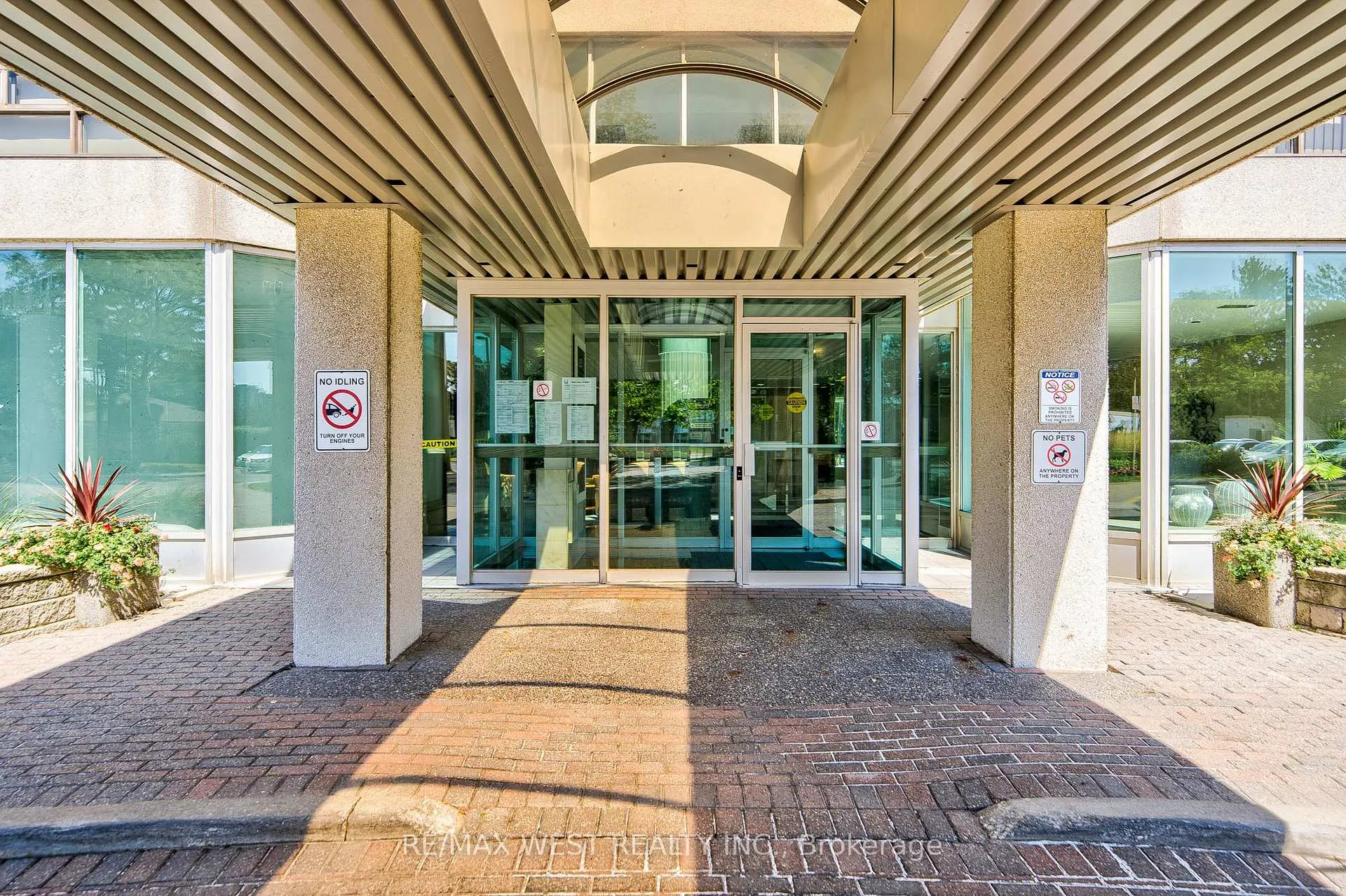 Photo 2 of Unit #1009, 310 Mill Street S, Brampton, Brampton South — HOMEH