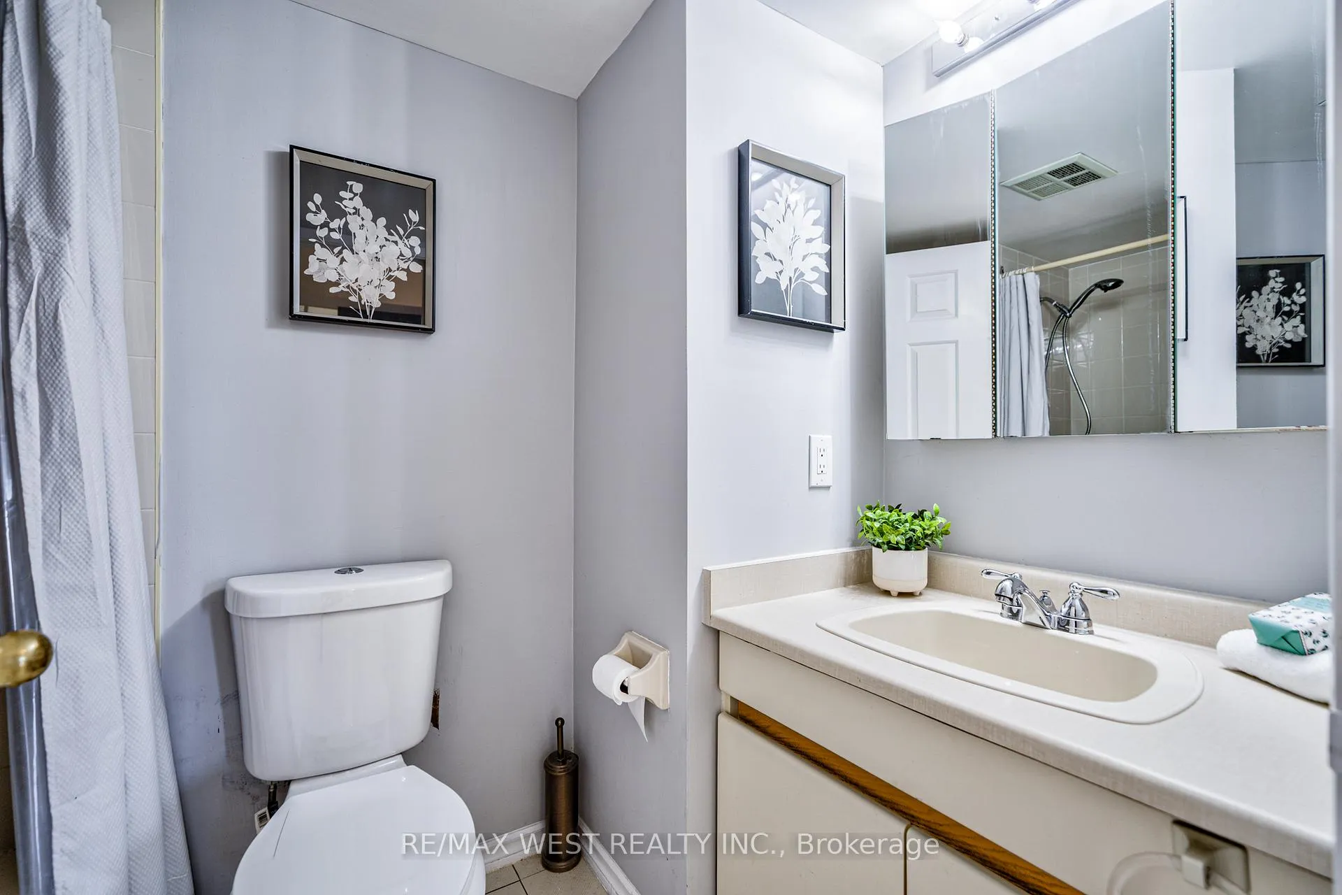Photo 8 of Unit #1009, 310 Mill Street S, Brampton, Brampton South — HOMEH