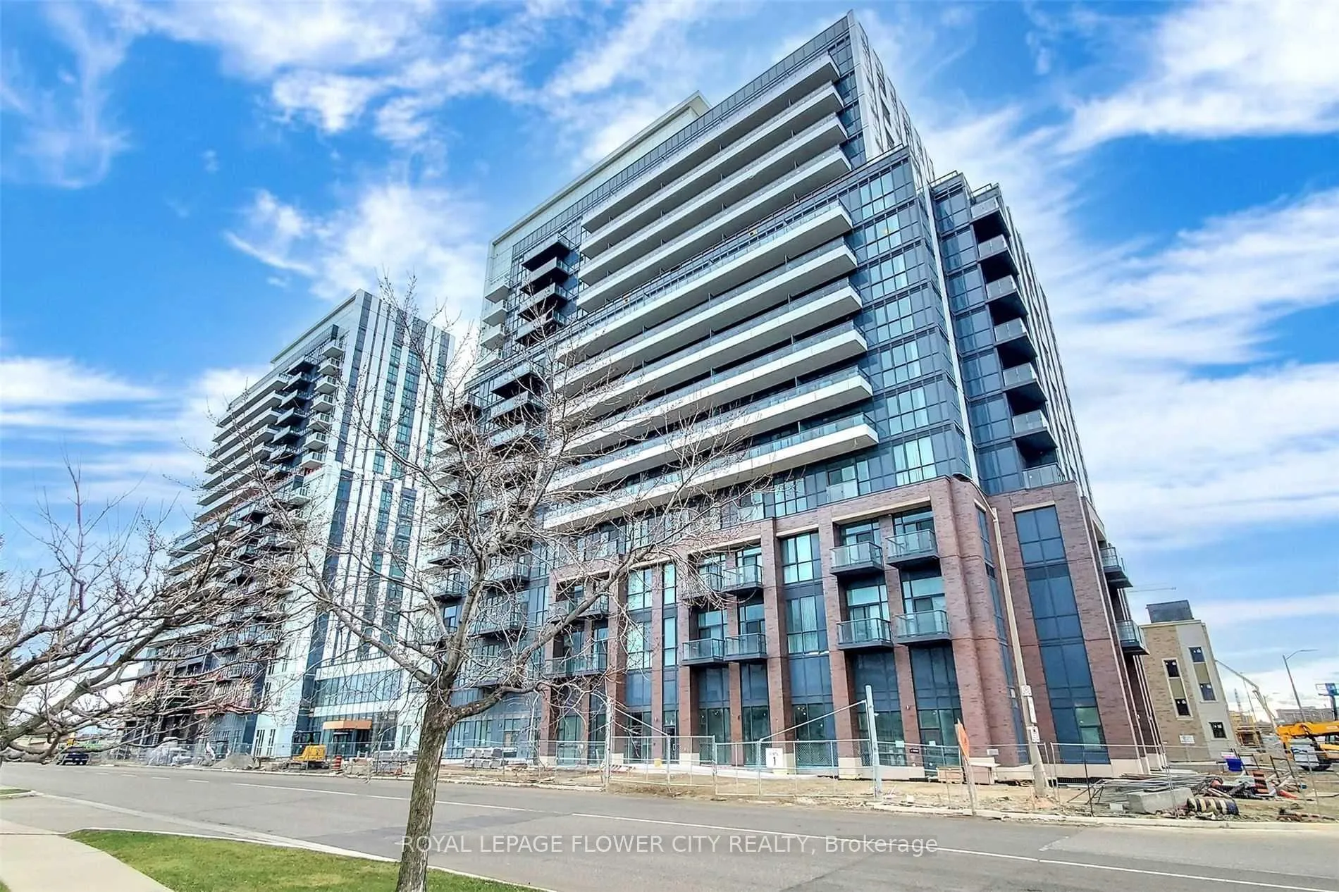 Photo 1 of Unit 801, 10 Honeycrisp Crescent, Vaughan, Vaughan Corporate Centre — HOMEH