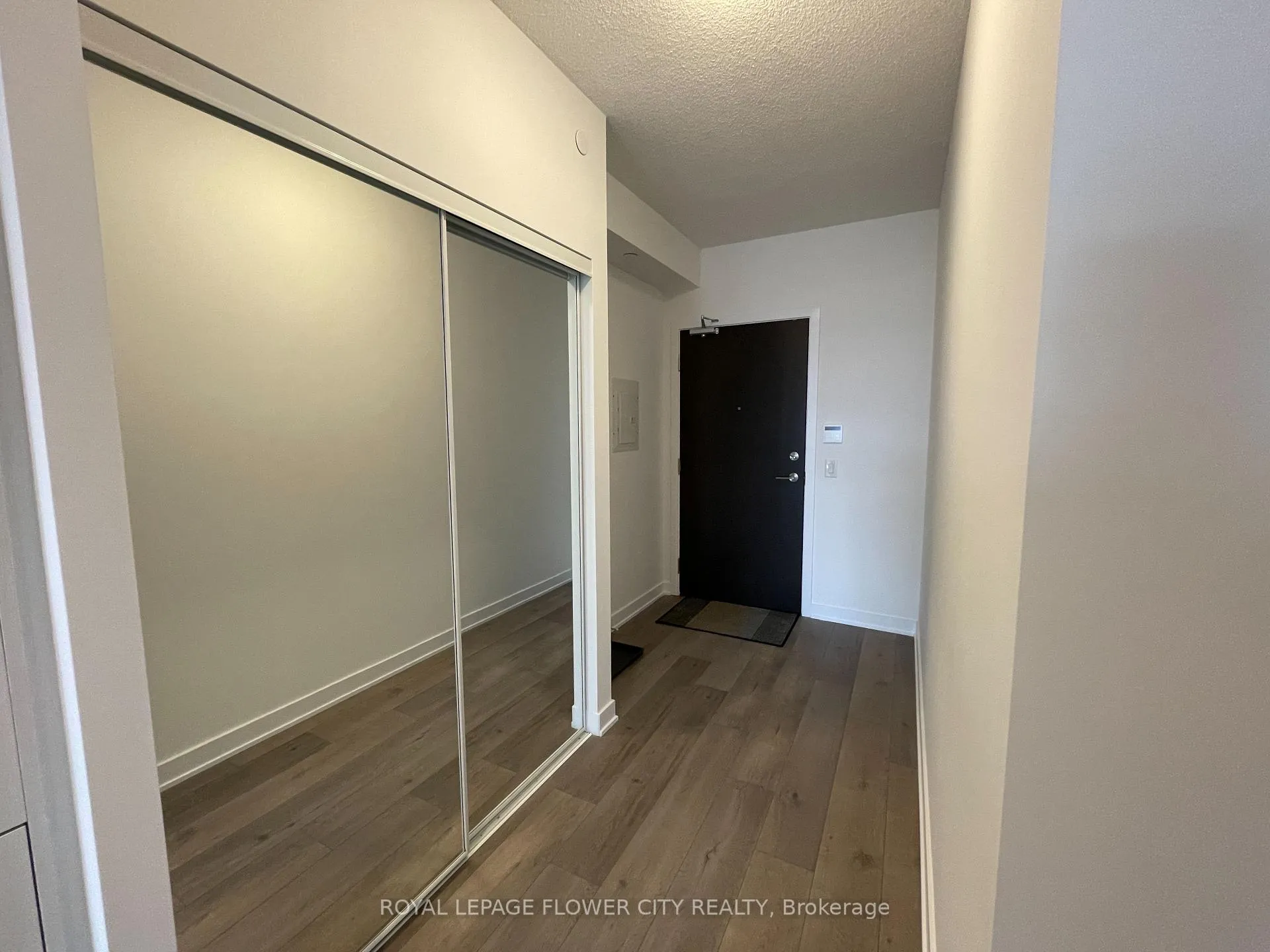 Photo 8 of Unit 801, 10 Honeycrisp Crescent, Vaughan, Vaughan Corporate Centre — HOMEH