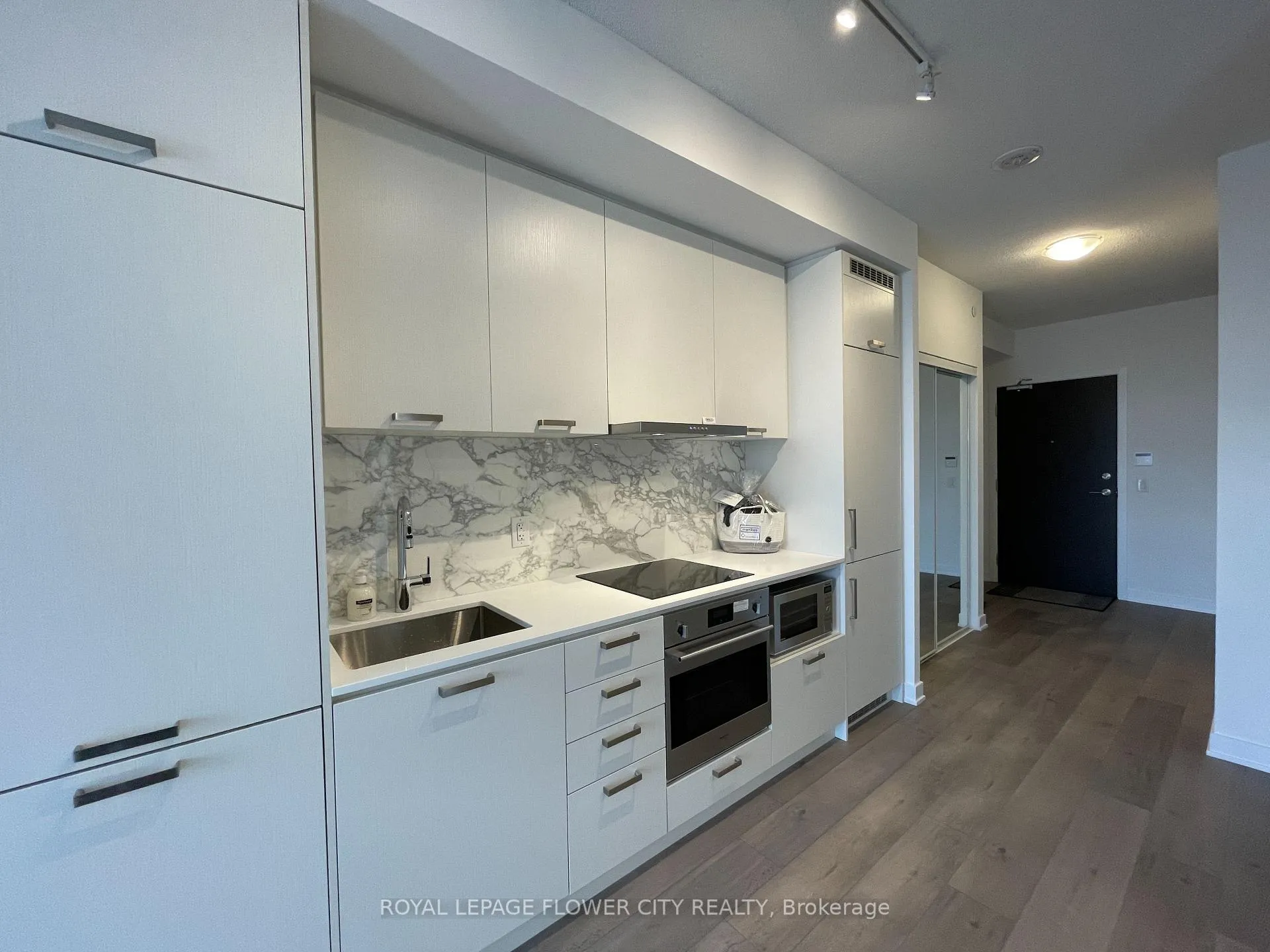 Photo 9 of Unit 801, 10 Honeycrisp Crescent, Vaughan, Vaughan Corporate Centre — HOMEH
