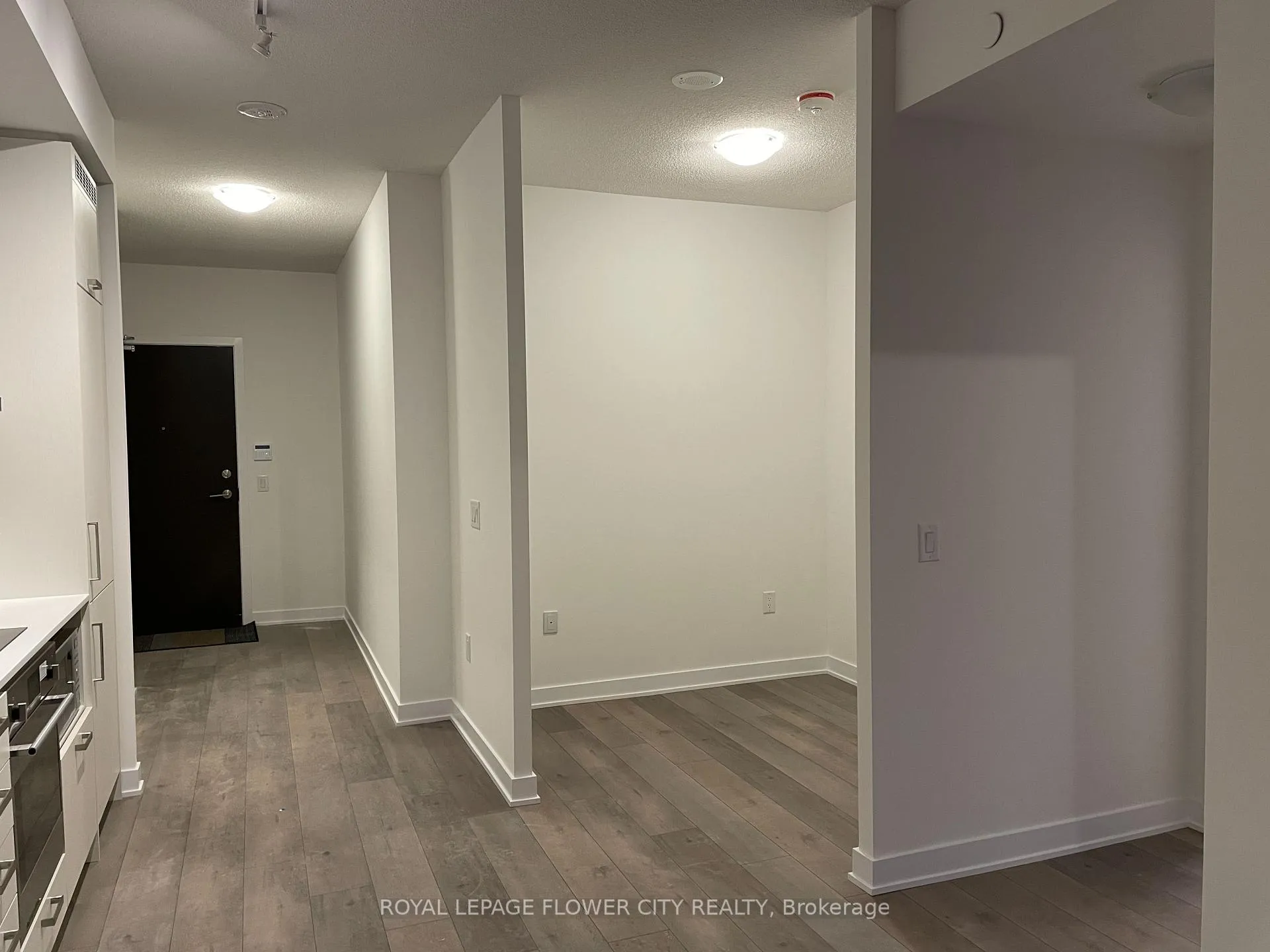 Photo 10 of Unit 801, 10 Honeycrisp Crescent, Vaughan, Vaughan Corporate Centre — HOMEH