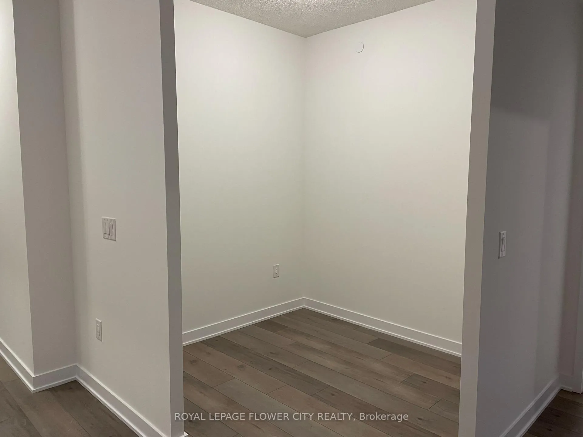 Photo 11 of Unit 801, 10 Honeycrisp Crescent, Vaughan, Vaughan Corporate Centre — HOMEH