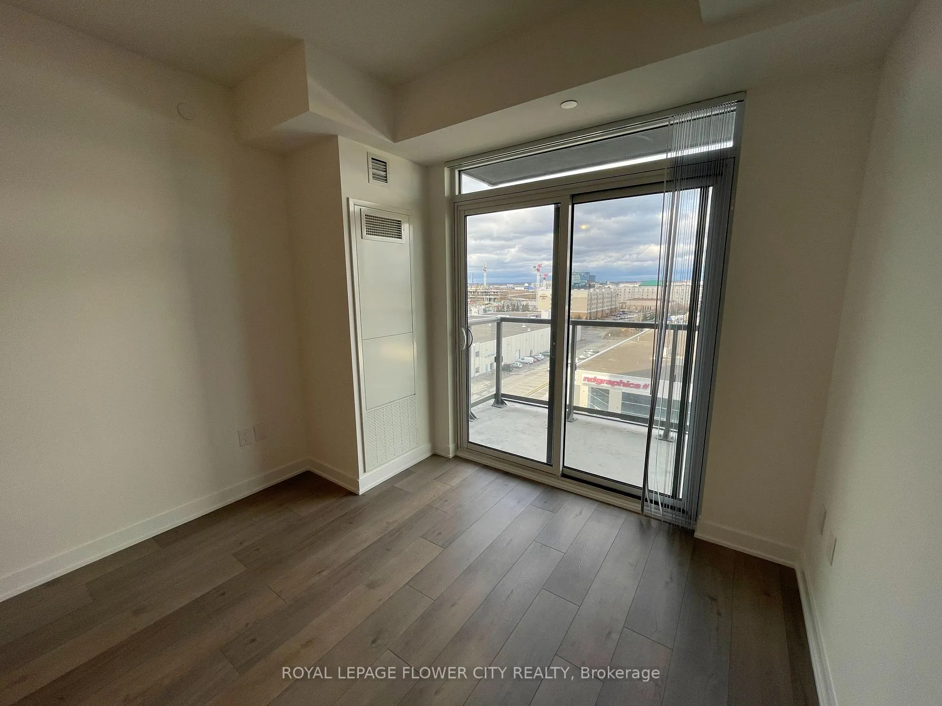 Photo 12 of Unit 801, 10 Honeycrisp Crescent, Vaughan, Vaughan Corporate Centre — HOMEH