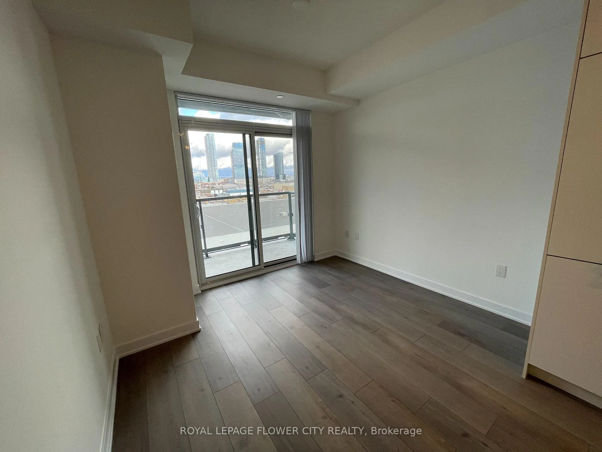 Photo 13 of Unit 801, 10 Honeycrisp Crescent, Vaughan, Vaughan Corporate Centre — HOMEH