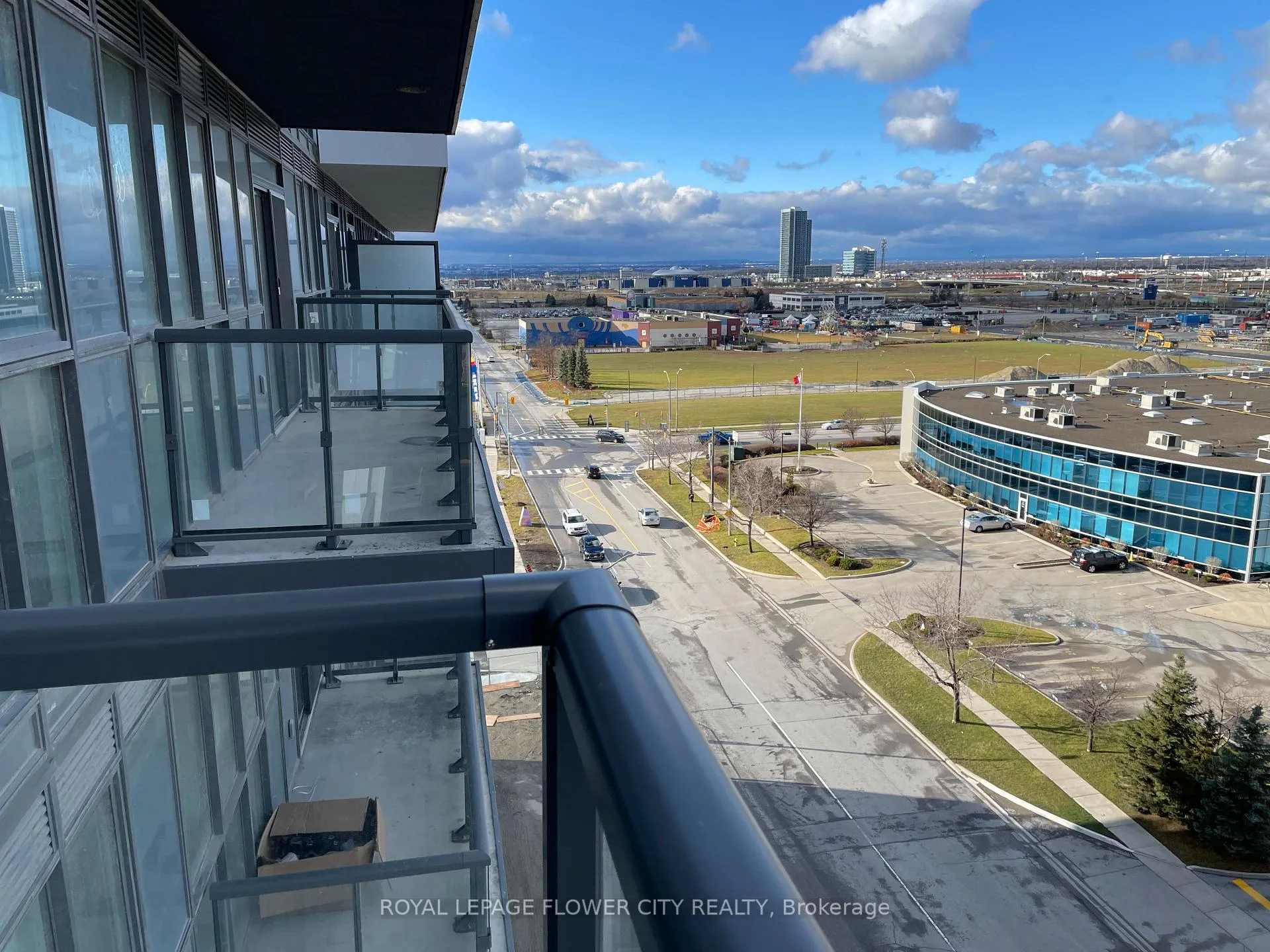Photo 17 of Unit 801, 10 Honeycrisp Crescent, Vaughan, Vaughan Corporate Centre — HOMEH