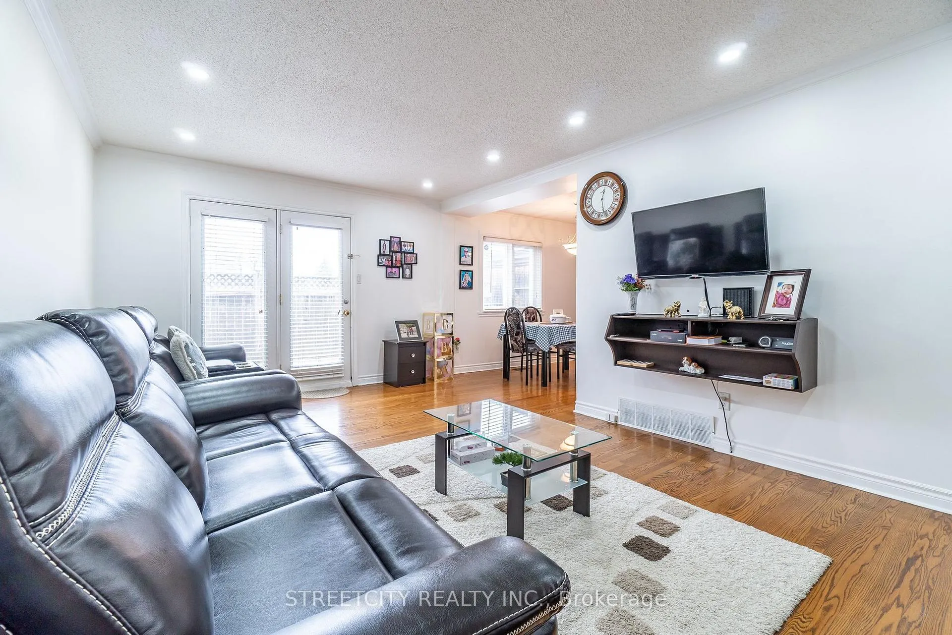 Photo 2 of 57 Town House Crescent, Brampton, Brampton East — HOMEH