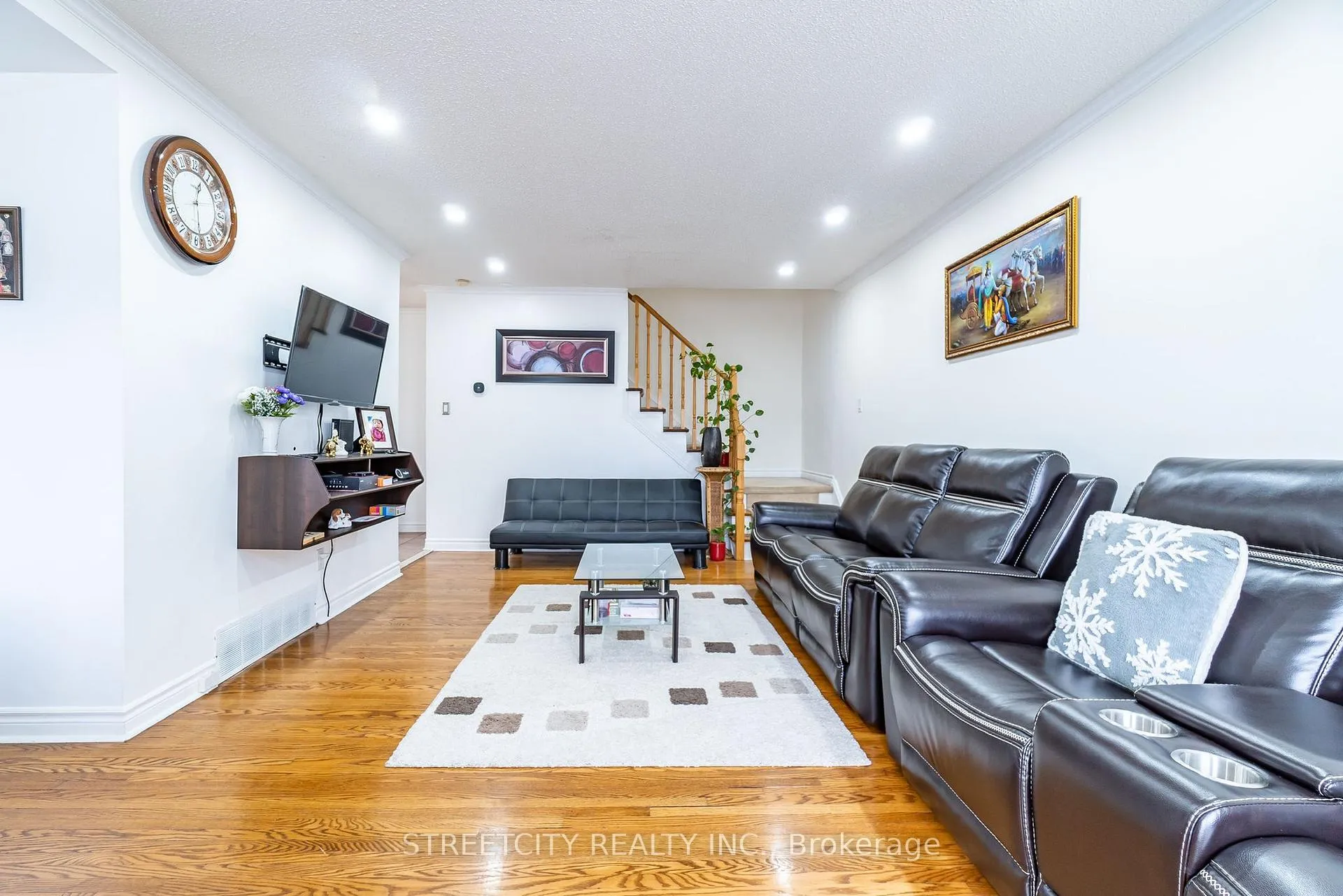 Photo 5 of 57 Town House Crescent, Brampton, Brampton East — HOMEH