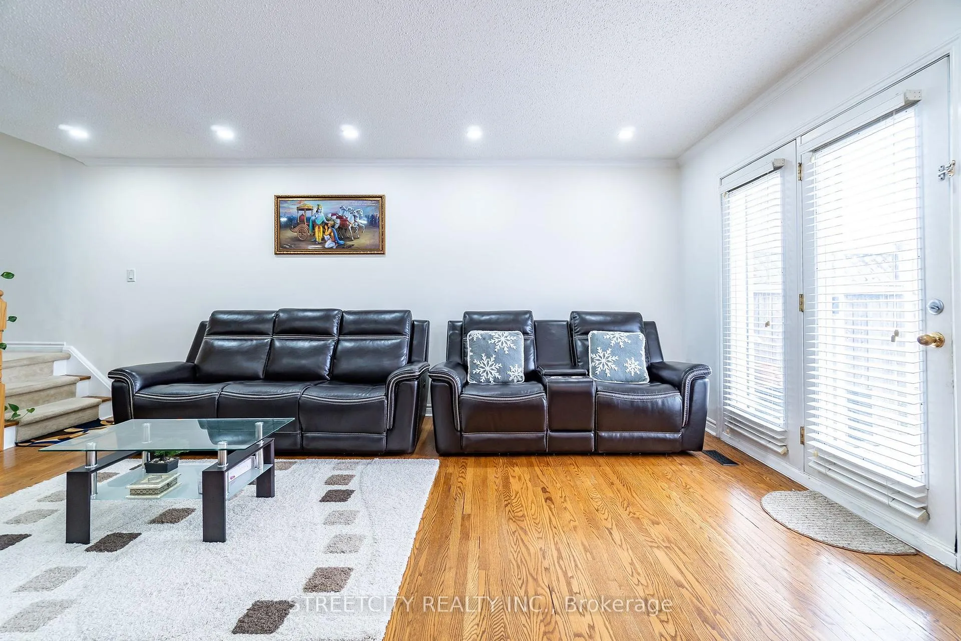 Photo 6 of 57 Town House Crescent, Brampton, Brampton East — HOMEH