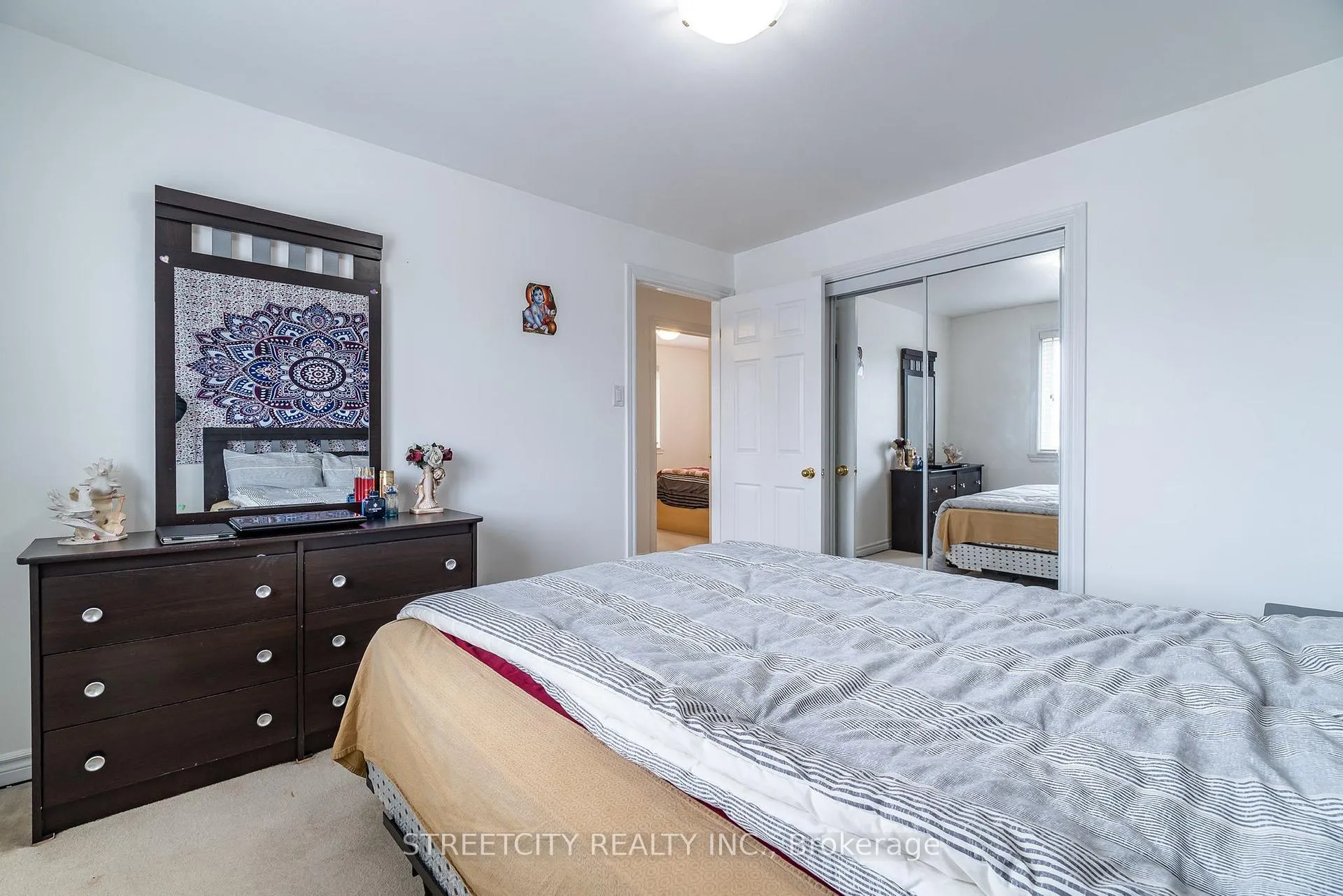 Photo 13 of 57 Town House Crescent, Brampton, Brampton East — HOMEH