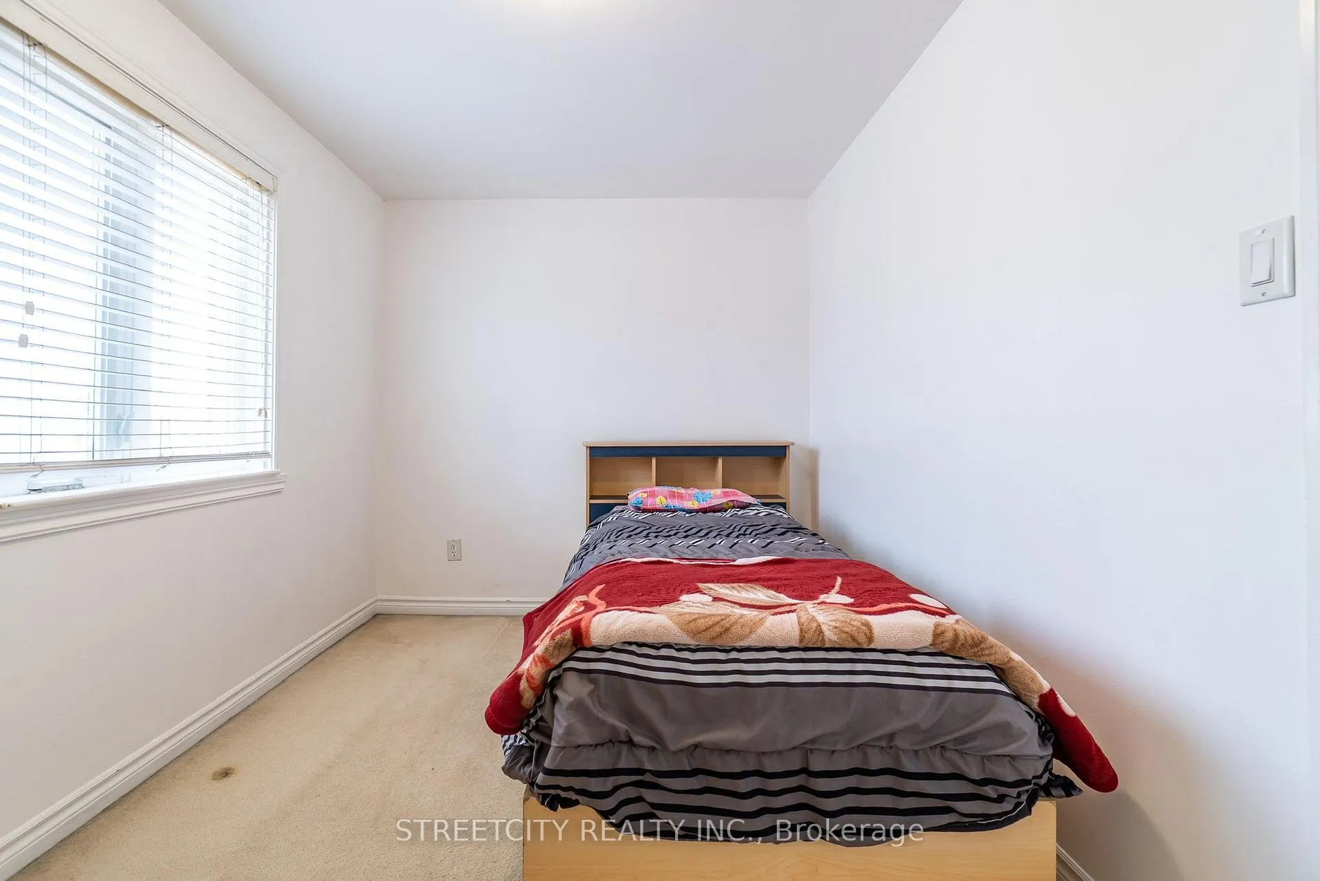 Photo 14 of 57 Town House Crescent, Brampton, Brampton East — HOMEH
