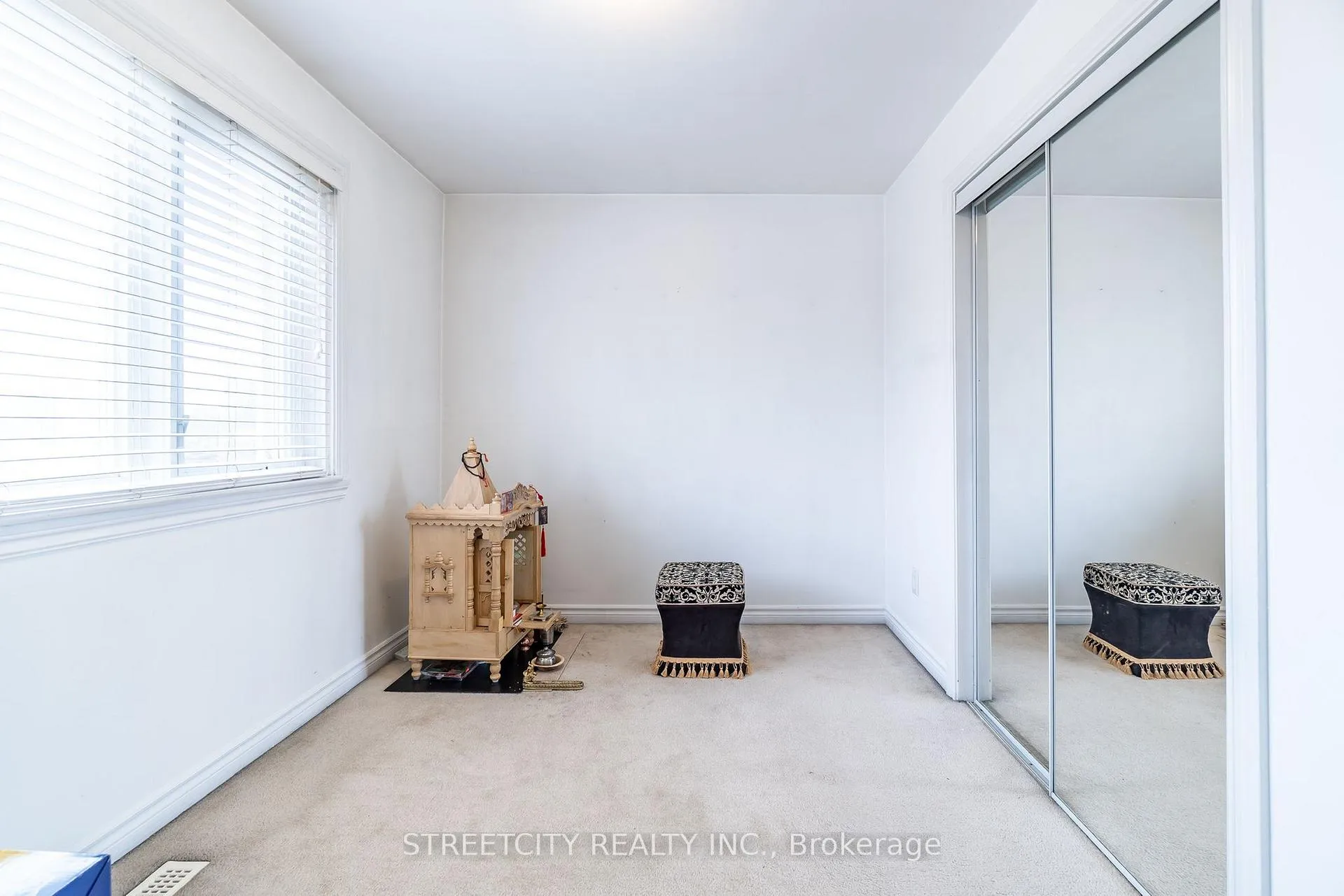 Photo 16 of 57 Town House Crescent, Brampton, Brampton East — HOMEH