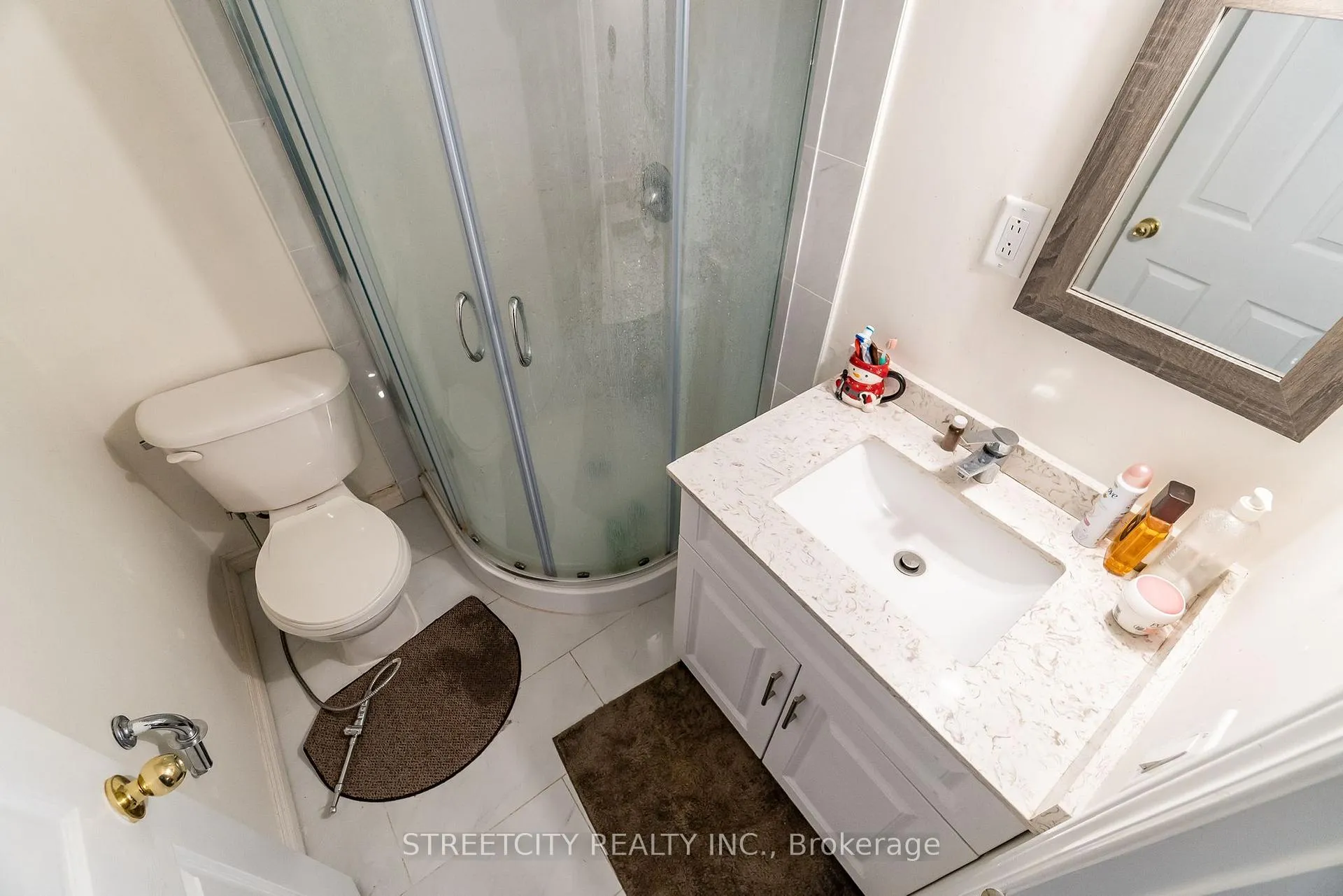 Photo 20 of 57 Town House Crescent, Brampton, Brampton East — HOMEH