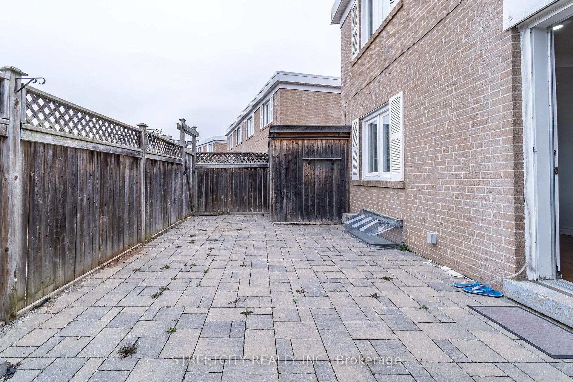 Photo 23 of 57 Town House Crescent, Brampton, Brampton East — HOMEH
