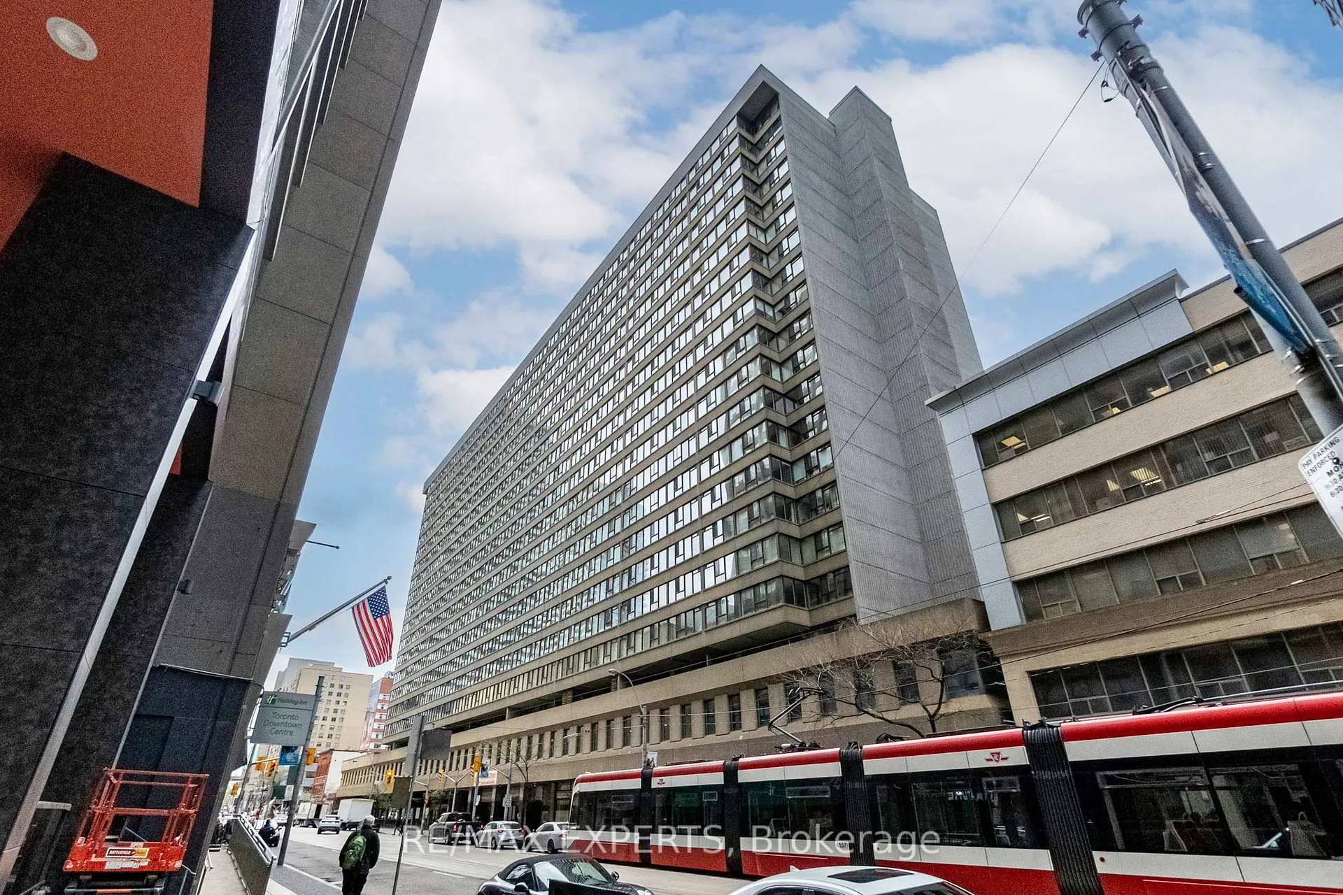Front of Unit 1114, 45 Carlton Street N
