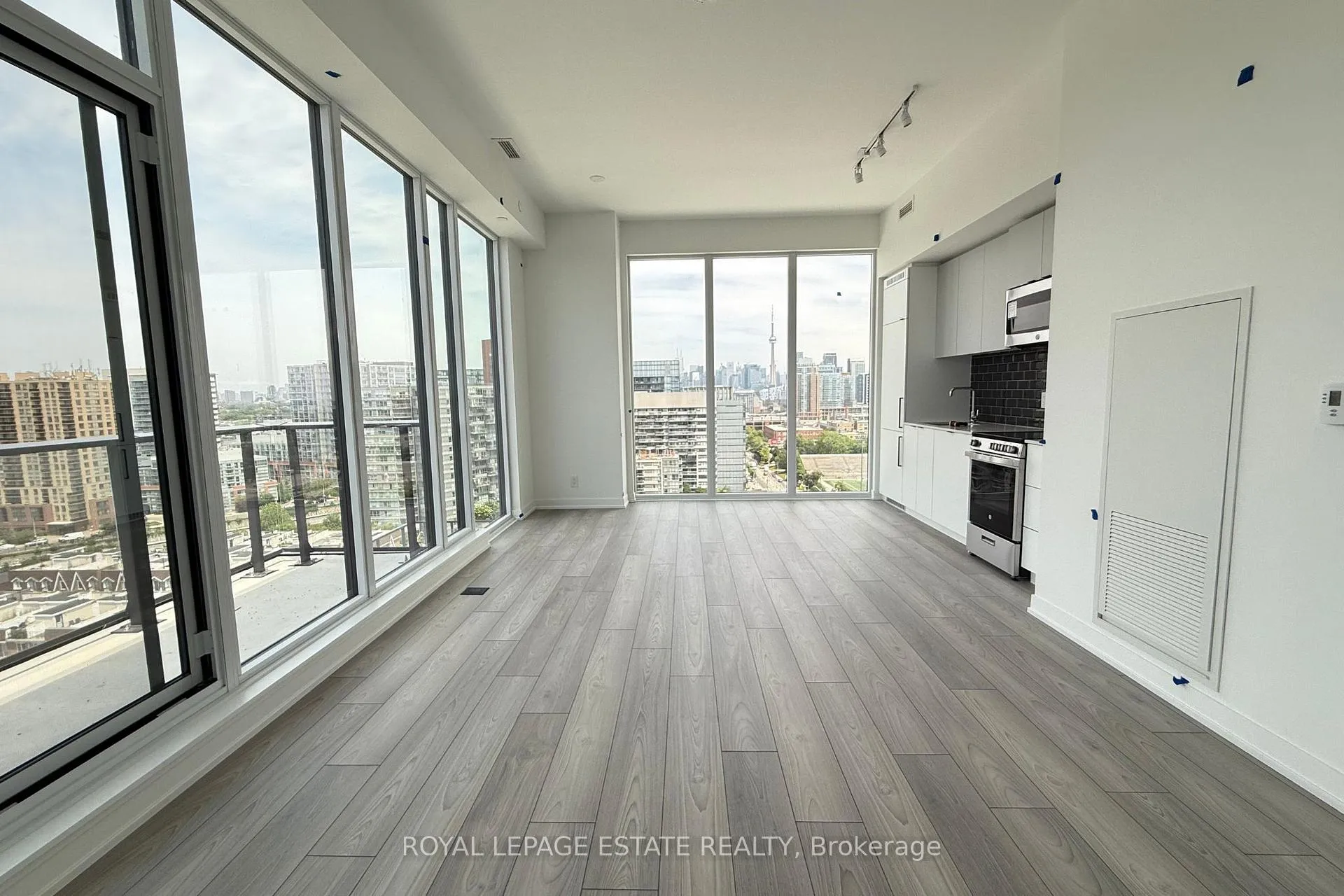 Photo 2 of Unit 1305, 285 Dufferin Street, Toronto, South Parkdale — HOMEH