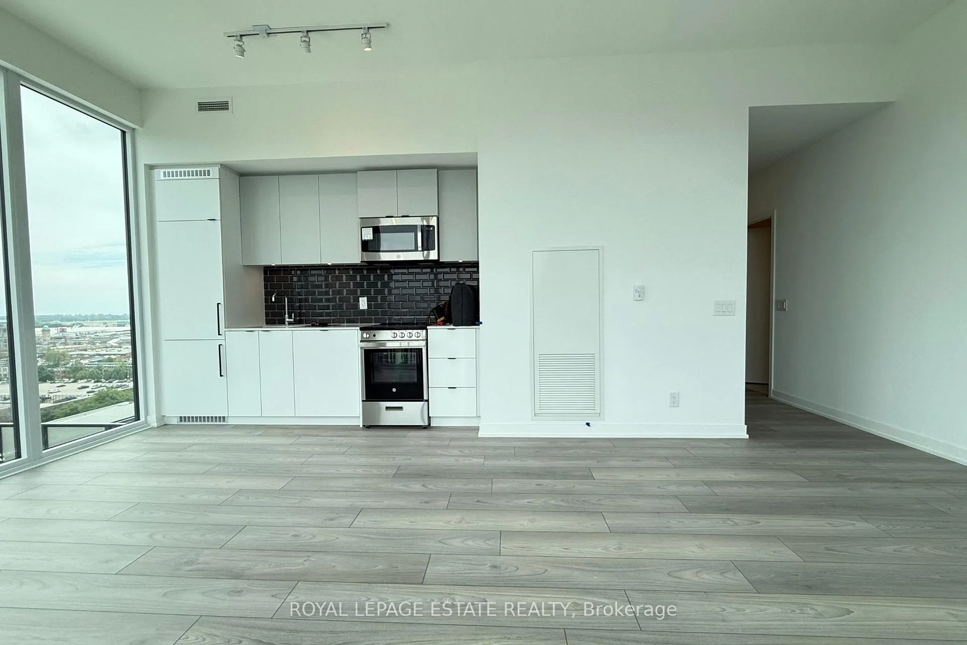Photo 5 of Unit 1305, 285 Dufferin Street, Toronto, South Parkdale — HOMEH