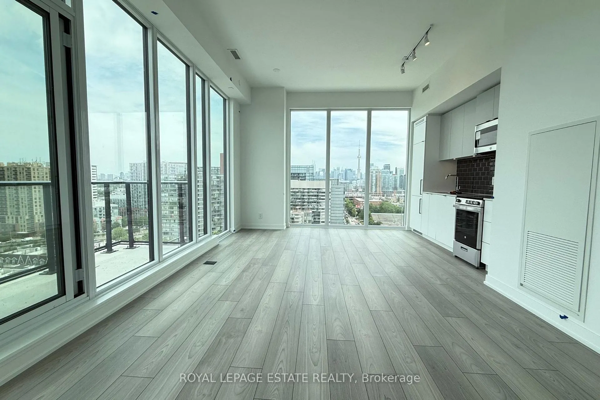 Photo 6 of Unit 1305, 285 Dufferin Street, Toronto, South Parkdale — HOMEH