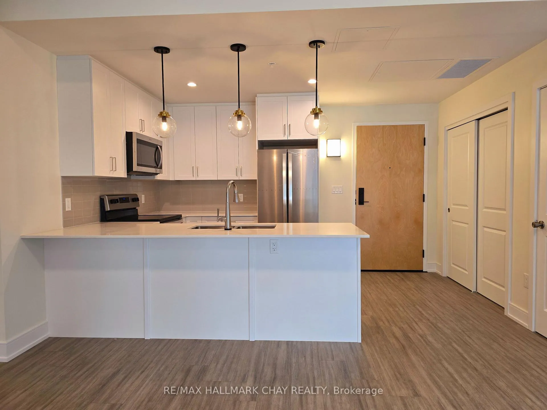 Photo 2 of Unit 207, 121 Mary Street, Clearview, Creemore — HOMEH