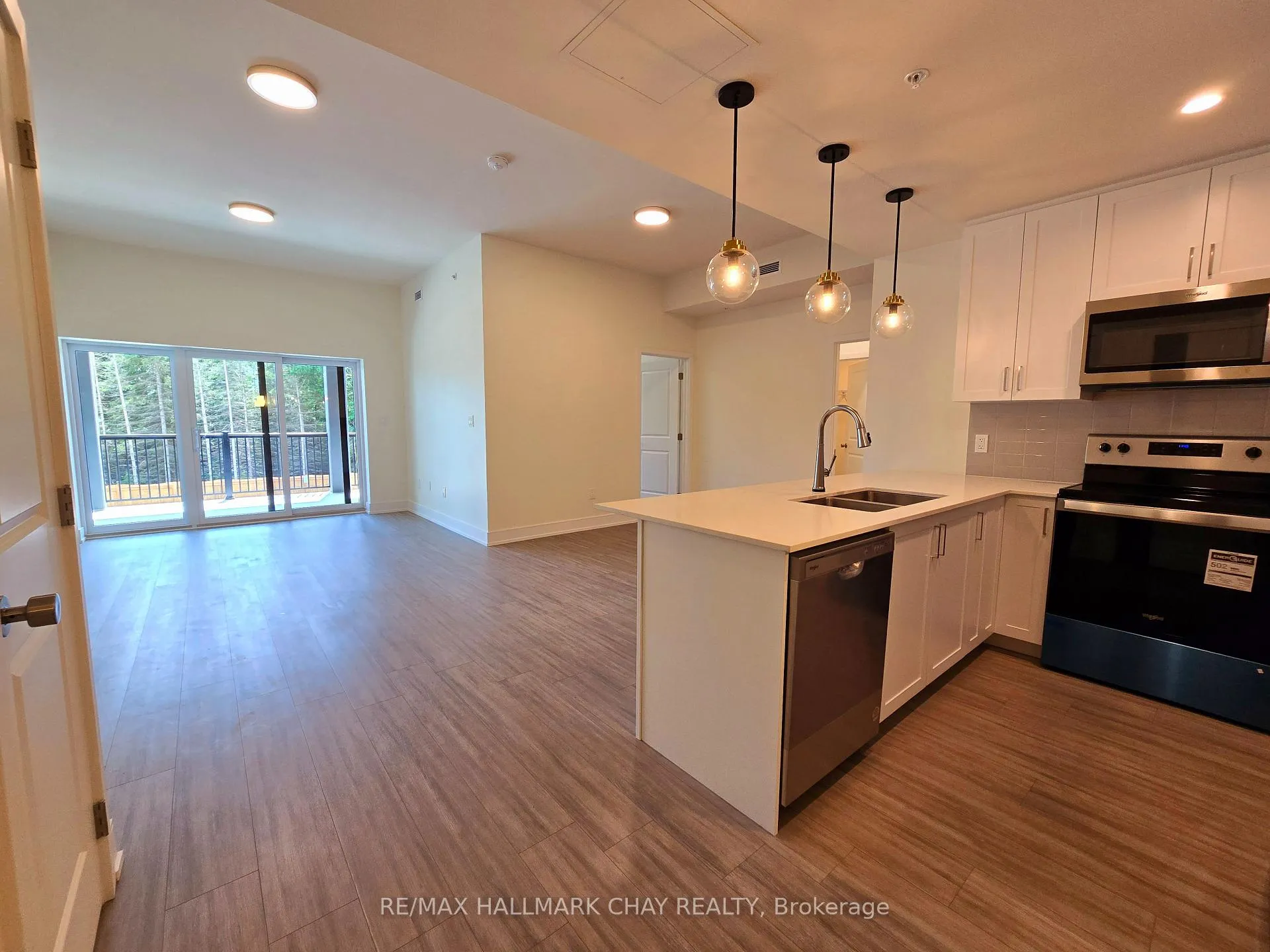 Photo 7 of Unit 207, 121 Mary Street, Clearview, Creemore — HOMEH