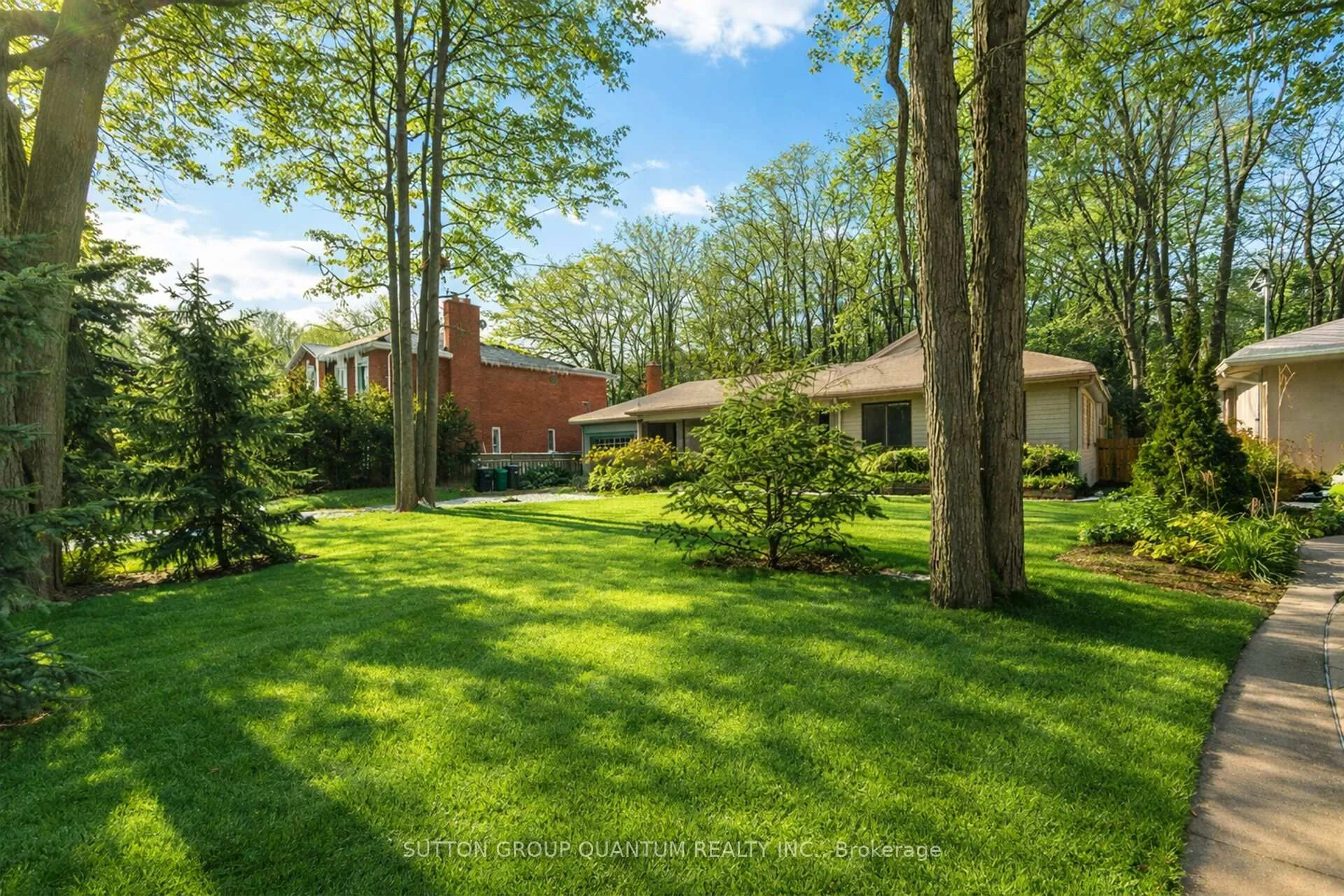 Photo 2 of 133 Mineola Road E, Mississauga, Mineola — HOMEH