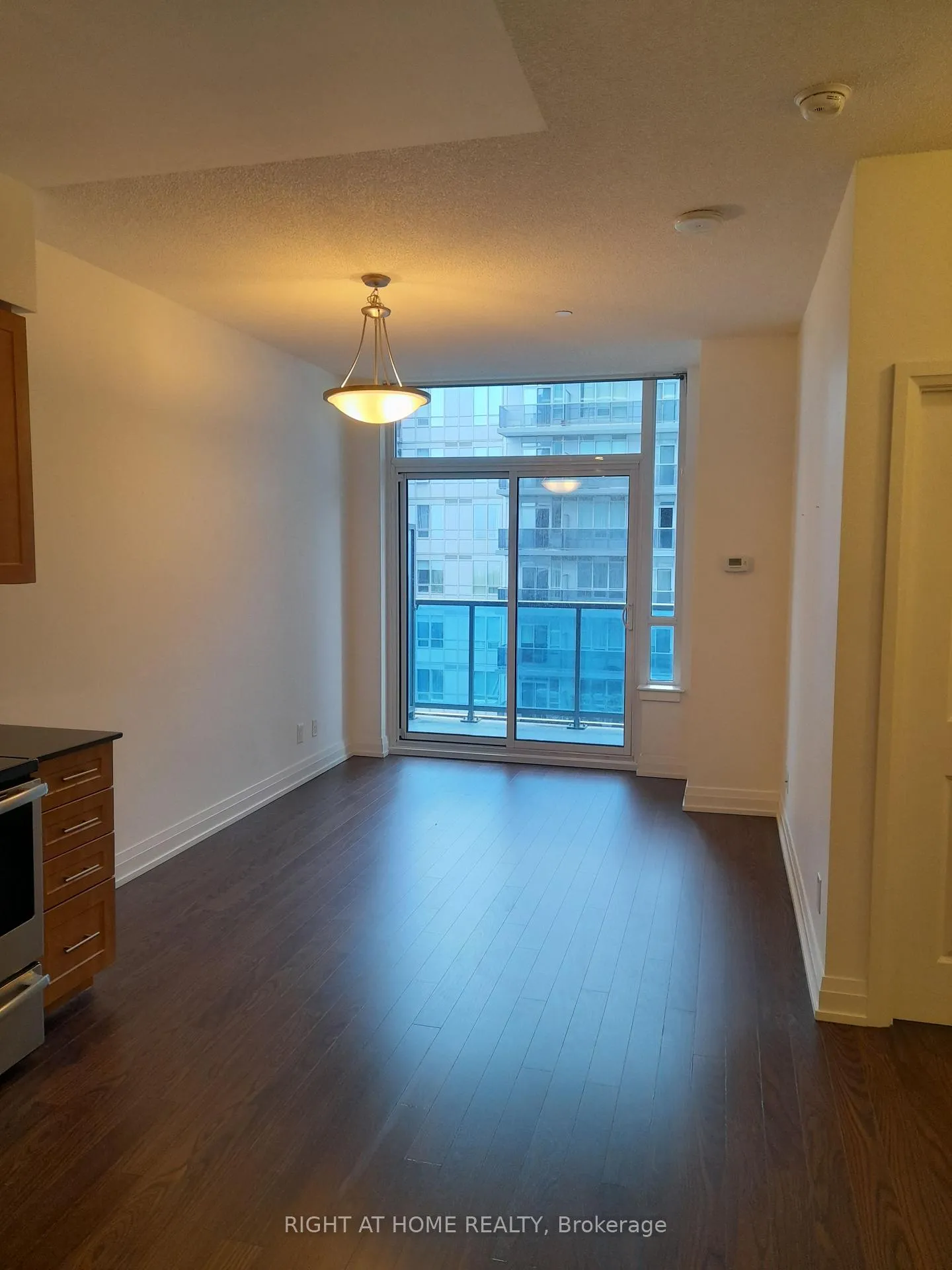 Photo 2 of Unit 832, 7165 Yonge Street, Markham, Thornhill — HOMEH