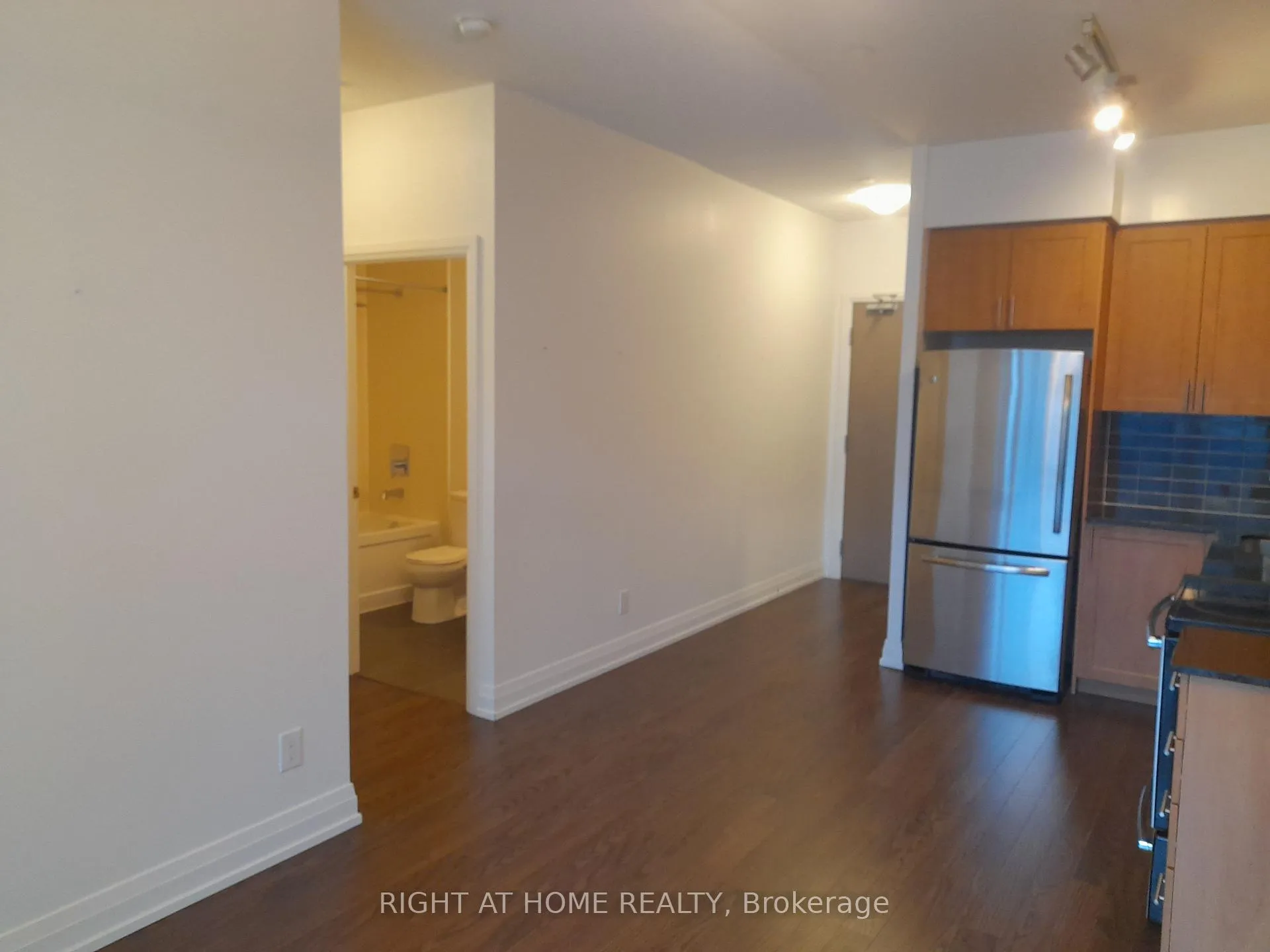 Photo 5 of Unit 832, 7165 Yonge Street, Markham, Thornhill — HOMEH