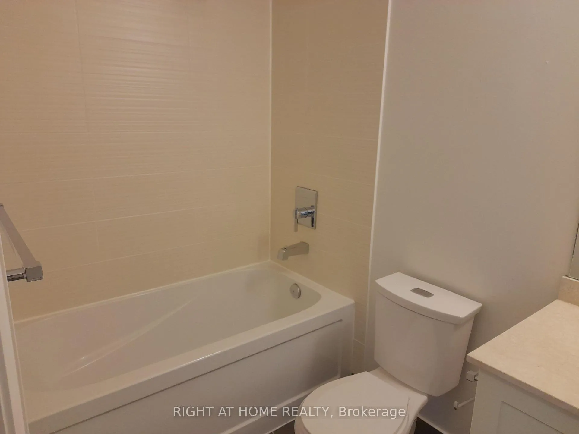 Photo 6 of Unit 832, 7165 Yonge Street, Markham, Thornhill — HOMEH