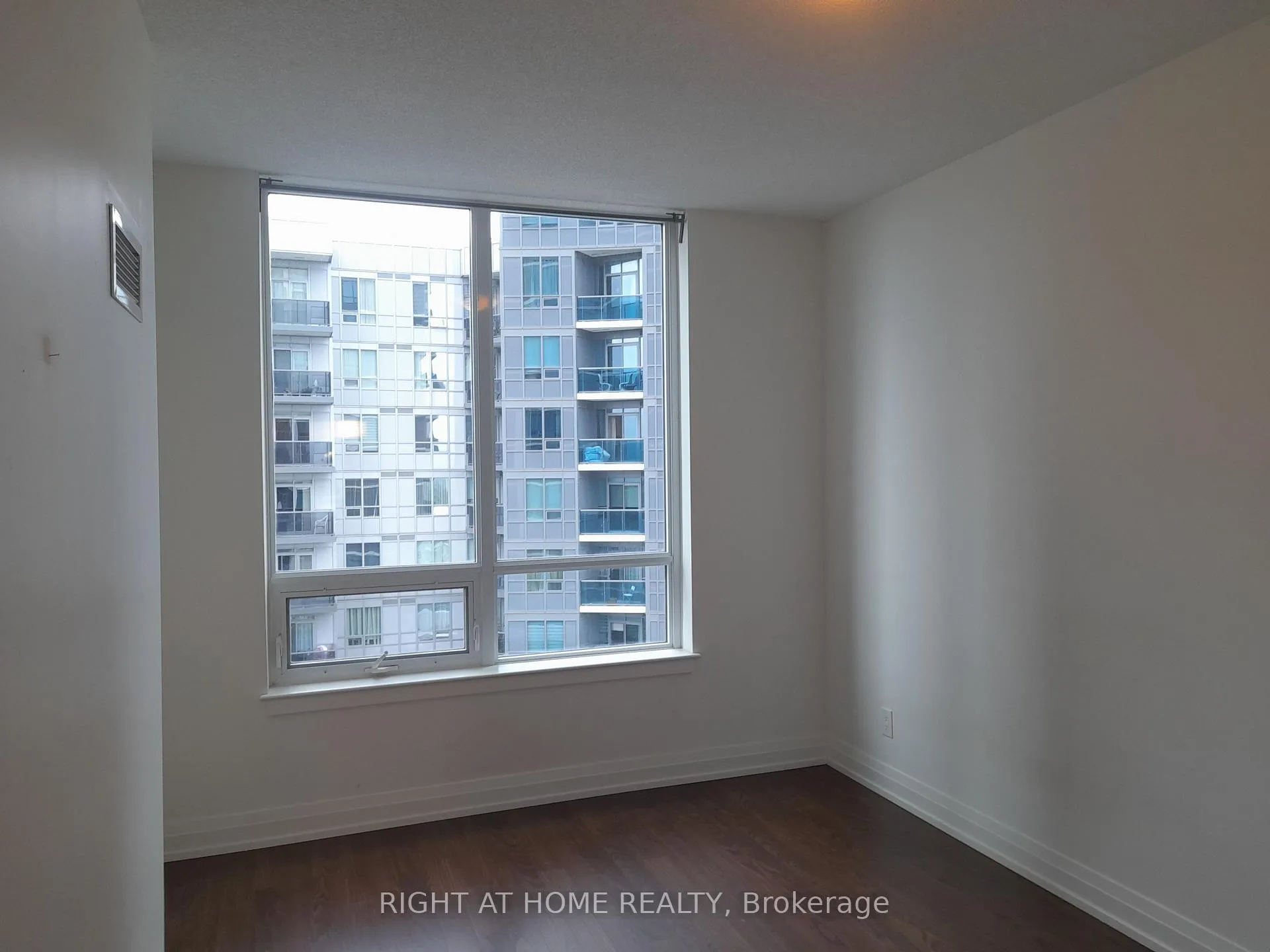 Photo 8 of Unit 832, 7165 Yonge Street, Markham, Thornhill — HOMEH