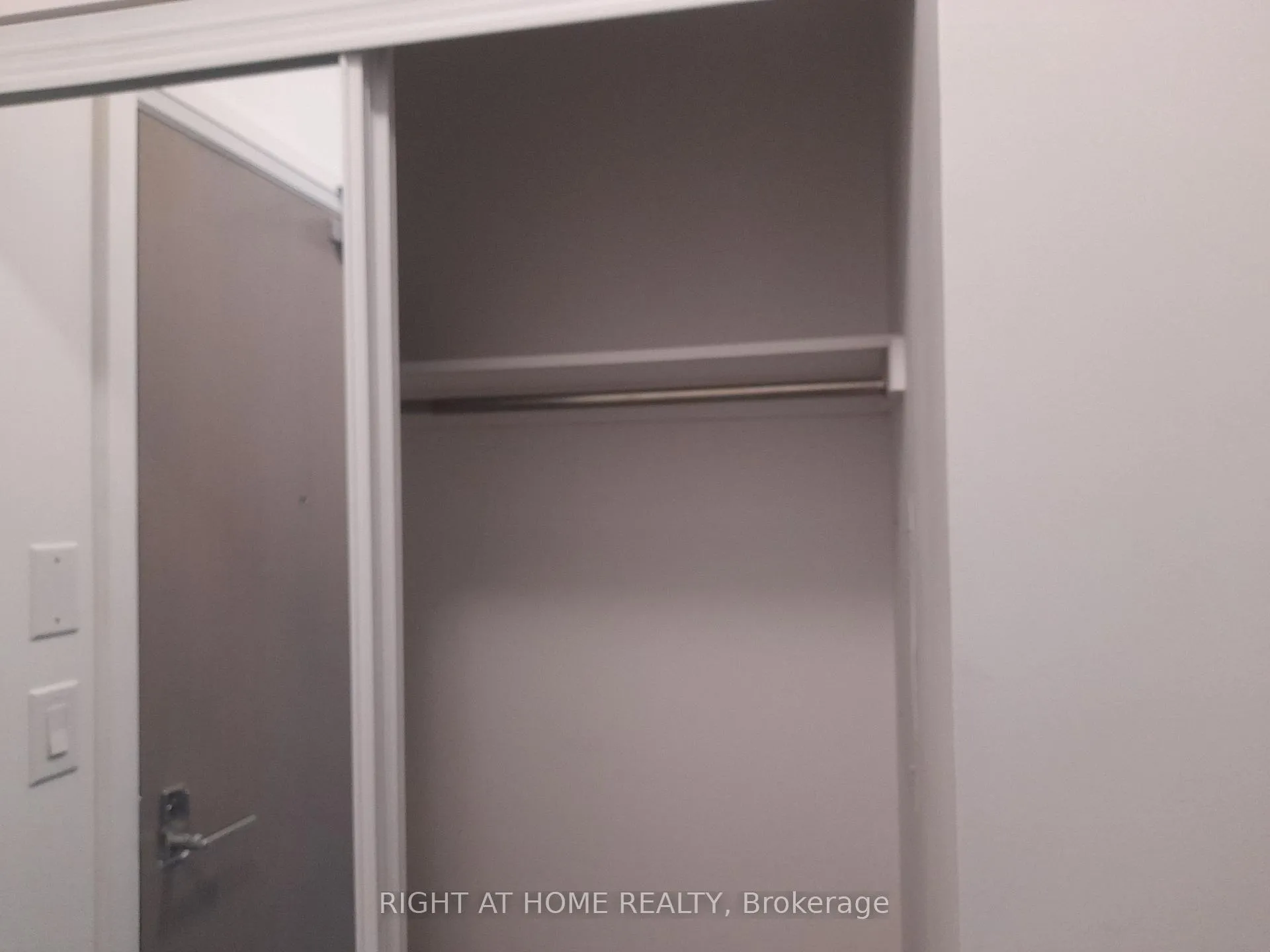 Photo 11 of Unit 832, 7165 Yonge Street, Markham, Thornhill — HOMEH