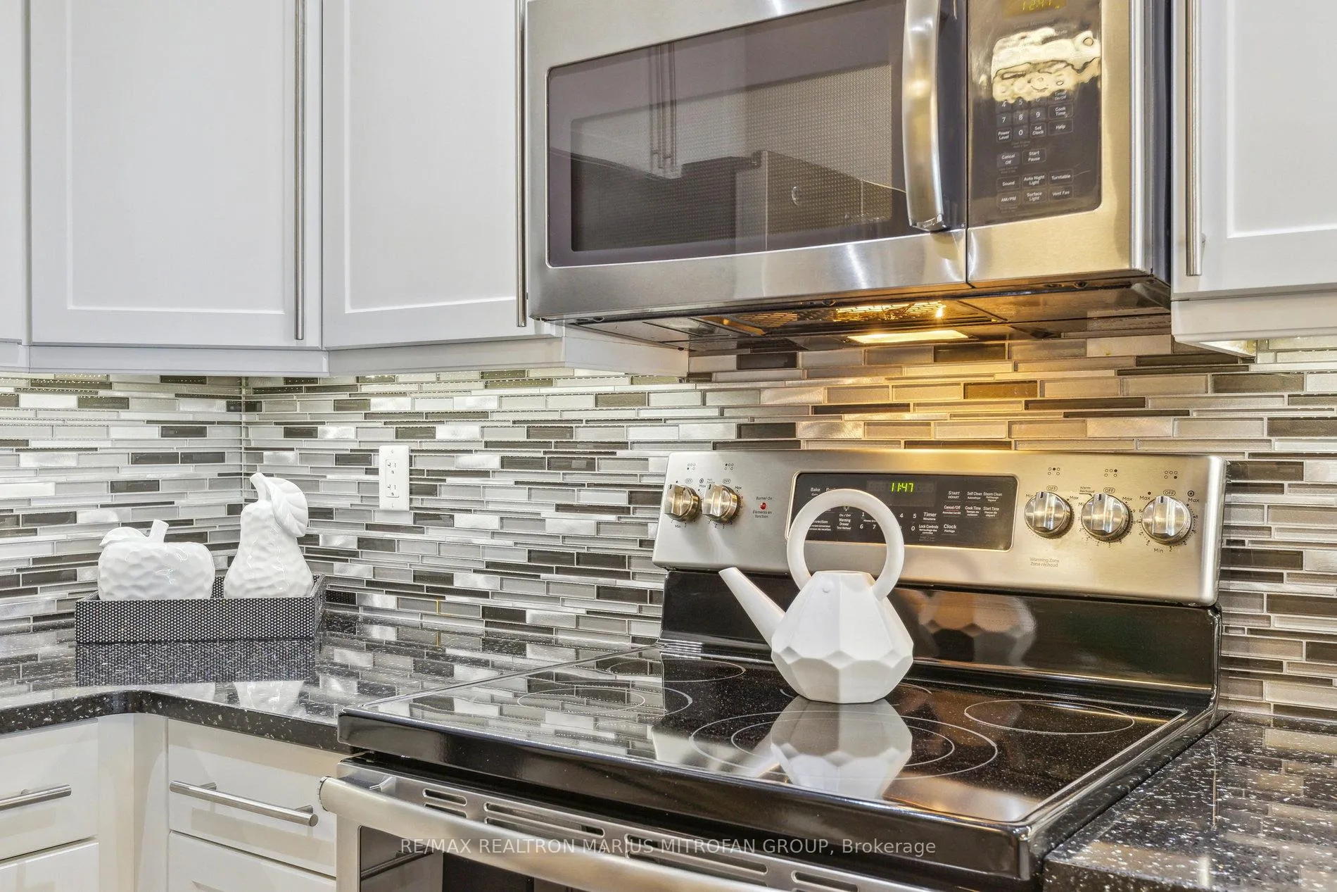 Photo 12 of Unit 613, 1 Victoria Street S, Kitchener — HOMEH