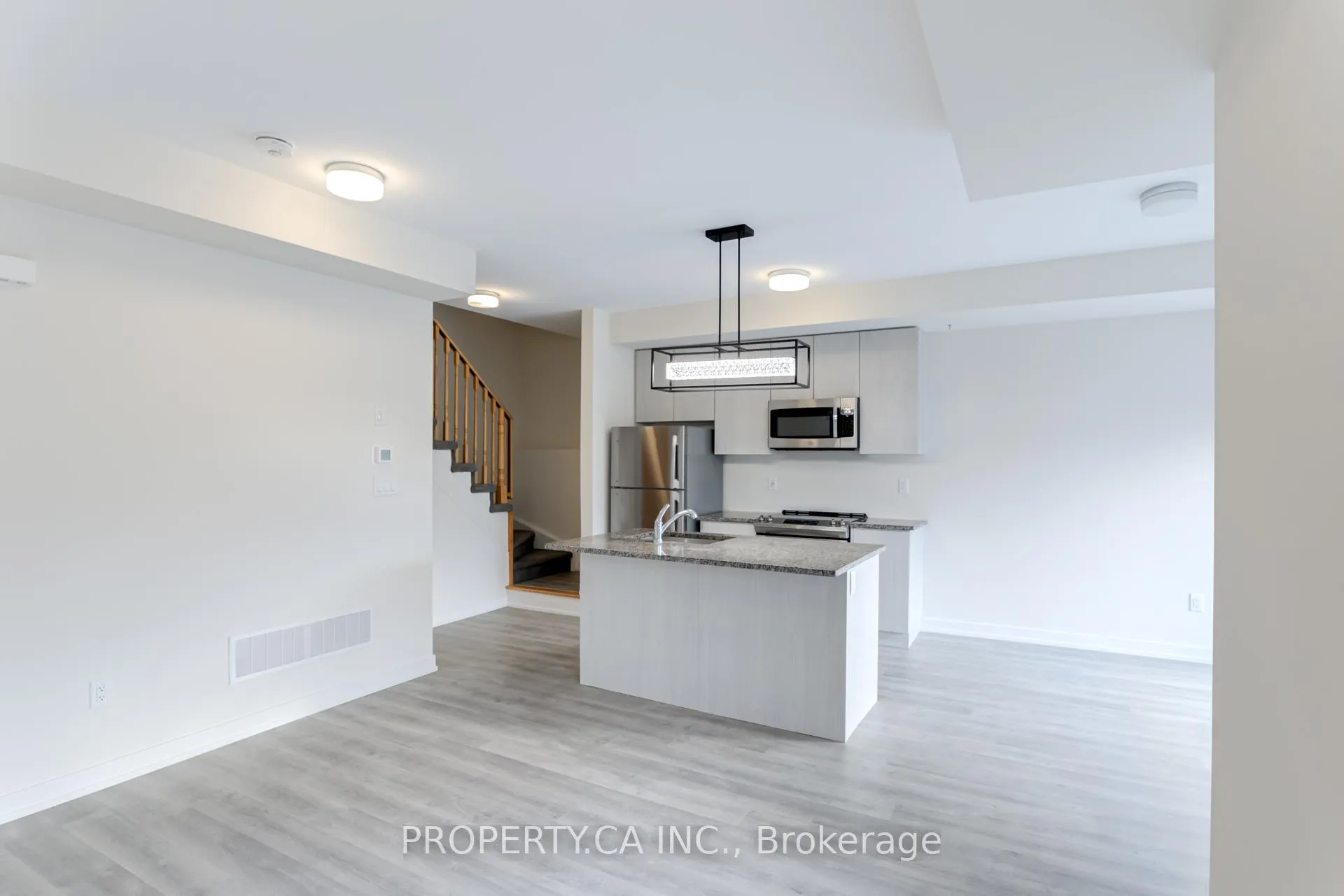 Photo 7 of Unit 304, 2550 Castlegate Crossing, Pickering, Duffin Heights — HOMEH