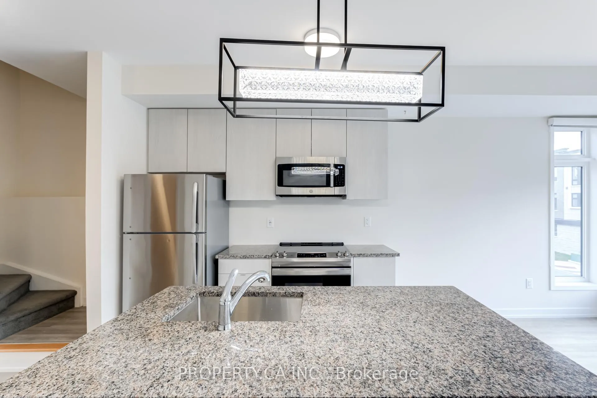 Photo 9 of Unit 304, 2550 Castlegate Crossing, Pickering, Duffin Heights — HOMEH