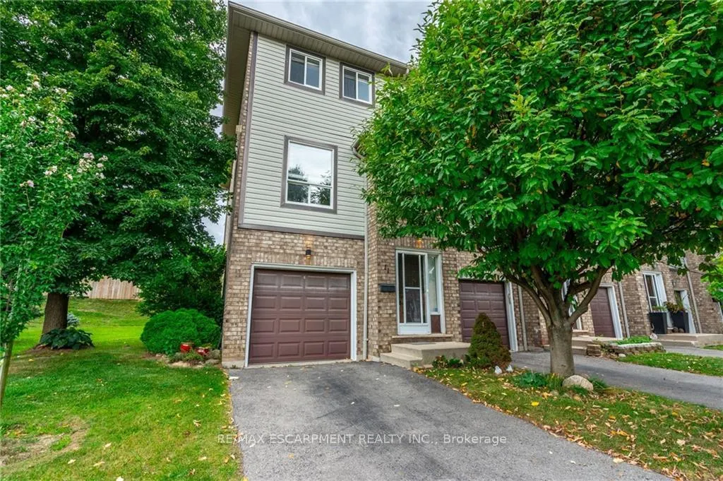 Front of Unit 11, 384 Limeridge Road E