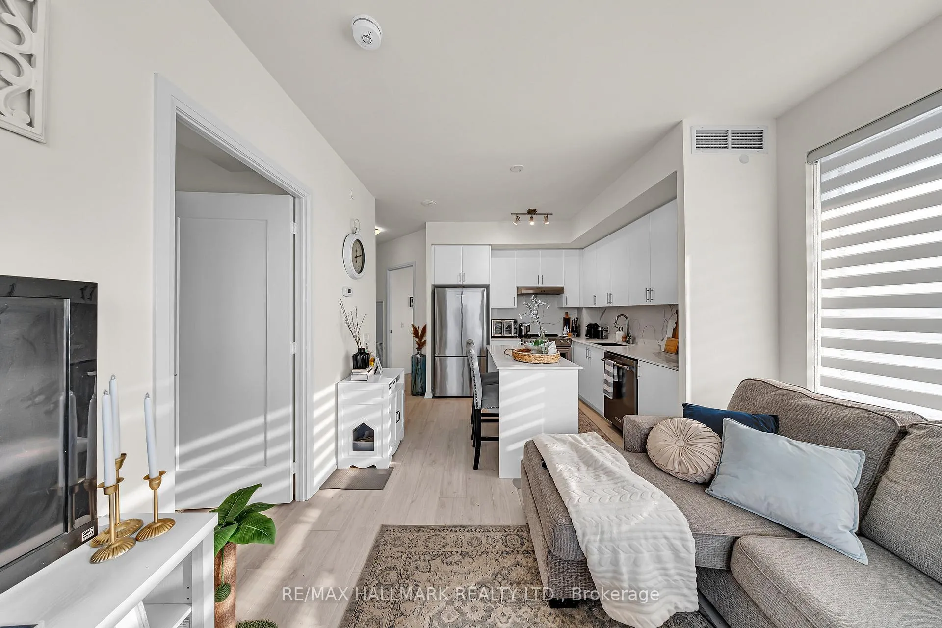 Photo 15 of Unit 427, 9000 Jane Street, Vaughan, Vellore Village — HOMEH