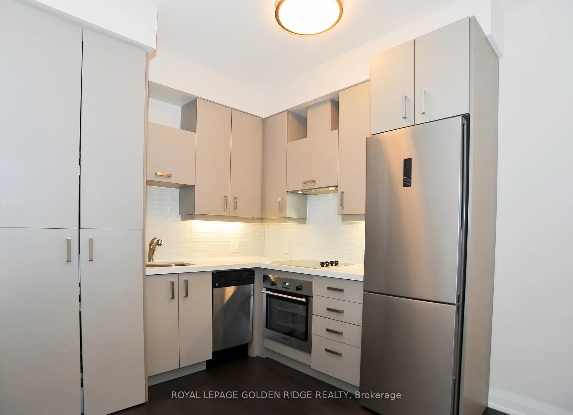Photo 3 of Unit 118, 28 Uptown Drive, Markham, Unionville — HOMEH