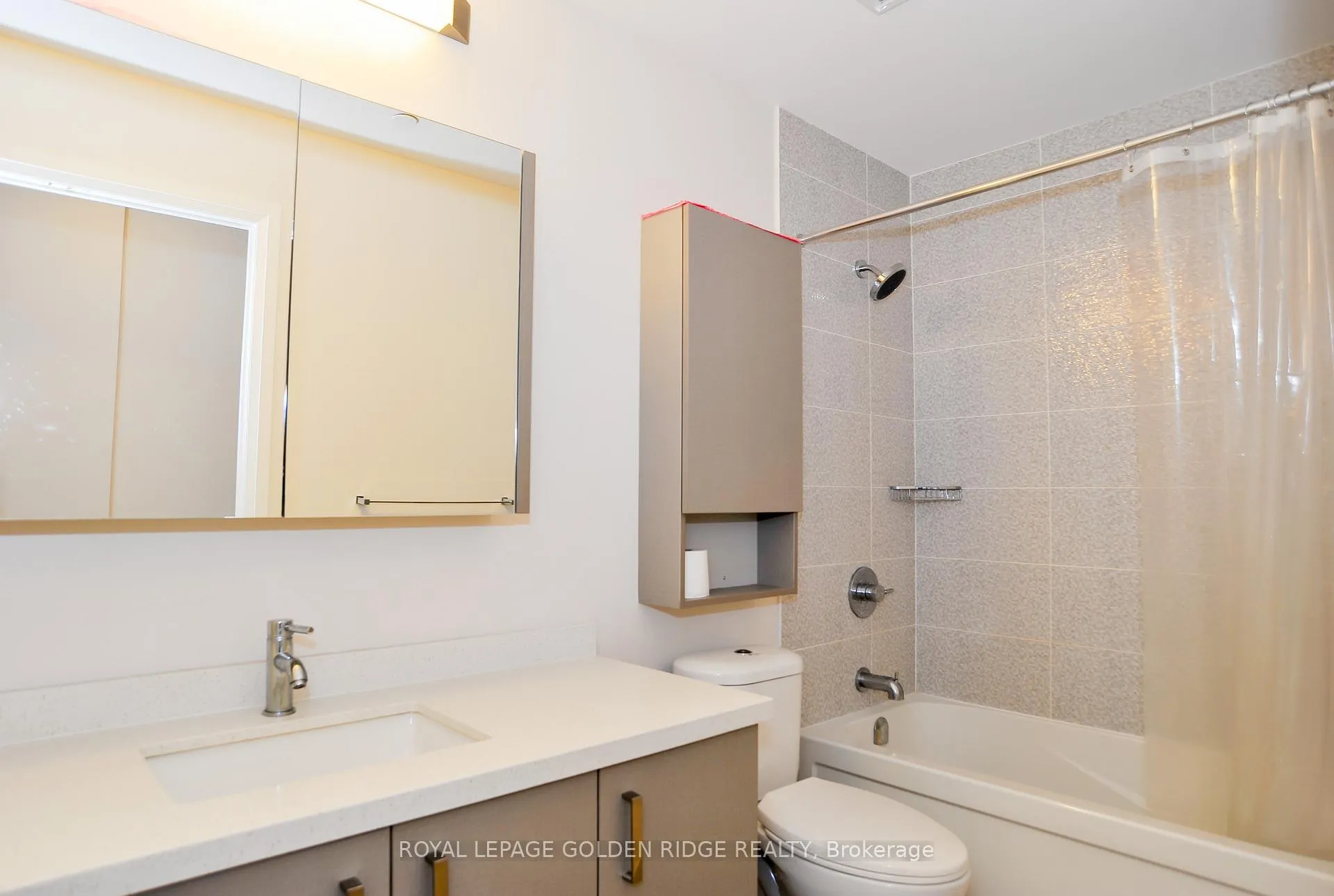 Photo 4 of Unit 118, 28 Uptown Drive, Markham, Unionville — HOMEH