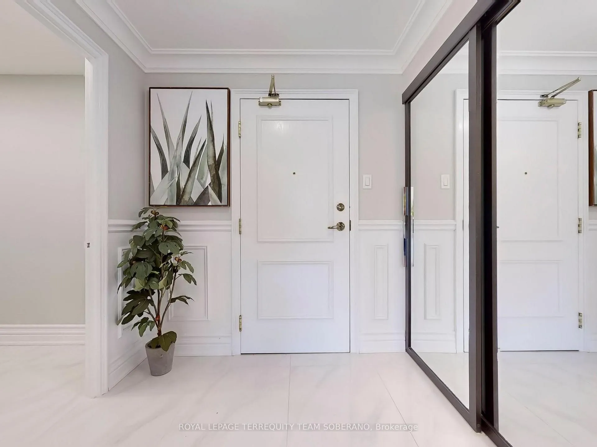 Photo 8 of Unit 312, 7 Townsgate Drive, Vaughan, Crestwood-Springfarm-Yorkhill — HOMEH