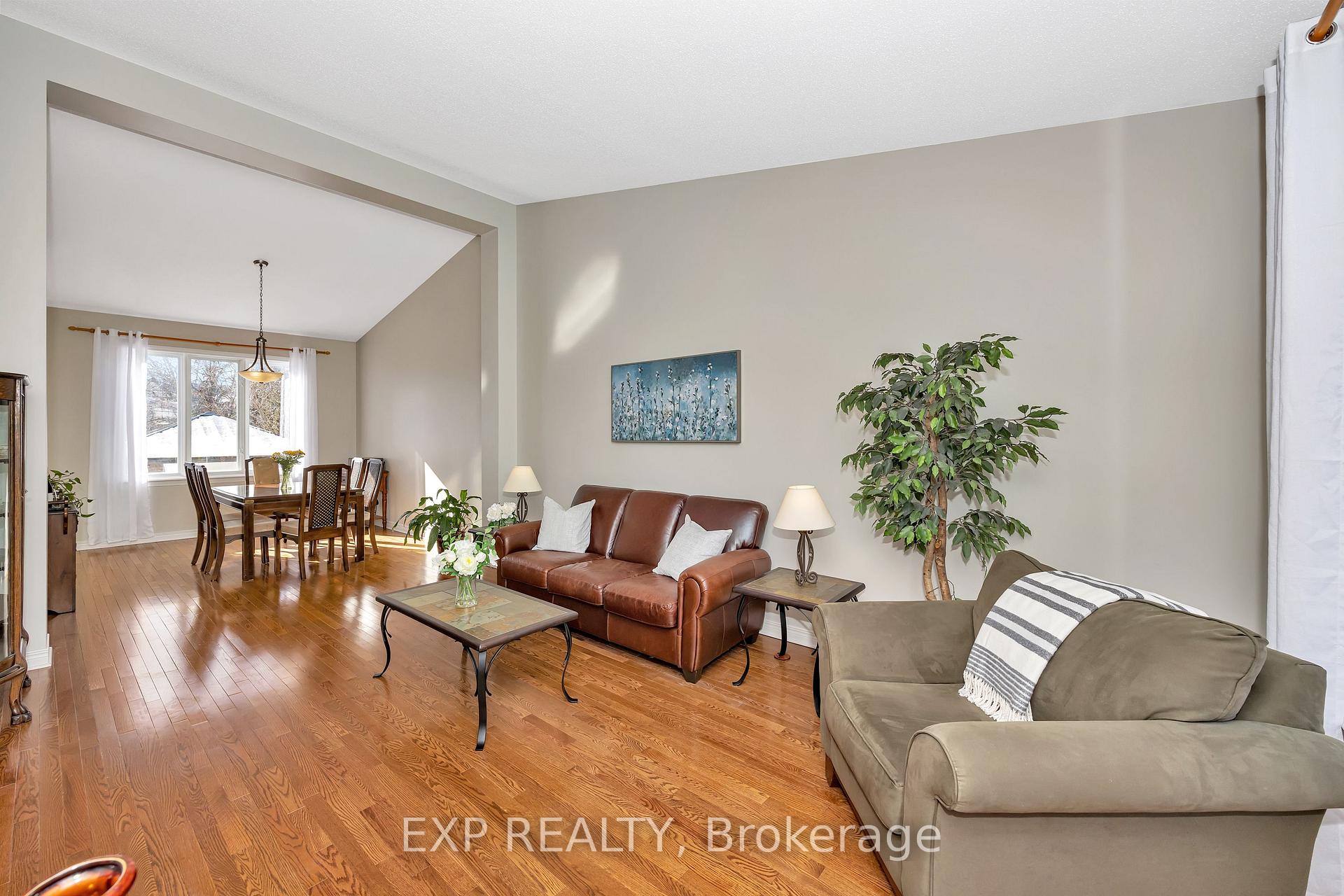 Photo 4 of 3748 Twin Falls Place, Ottawa, Riverside South/Gloucester Glen — HOMEH