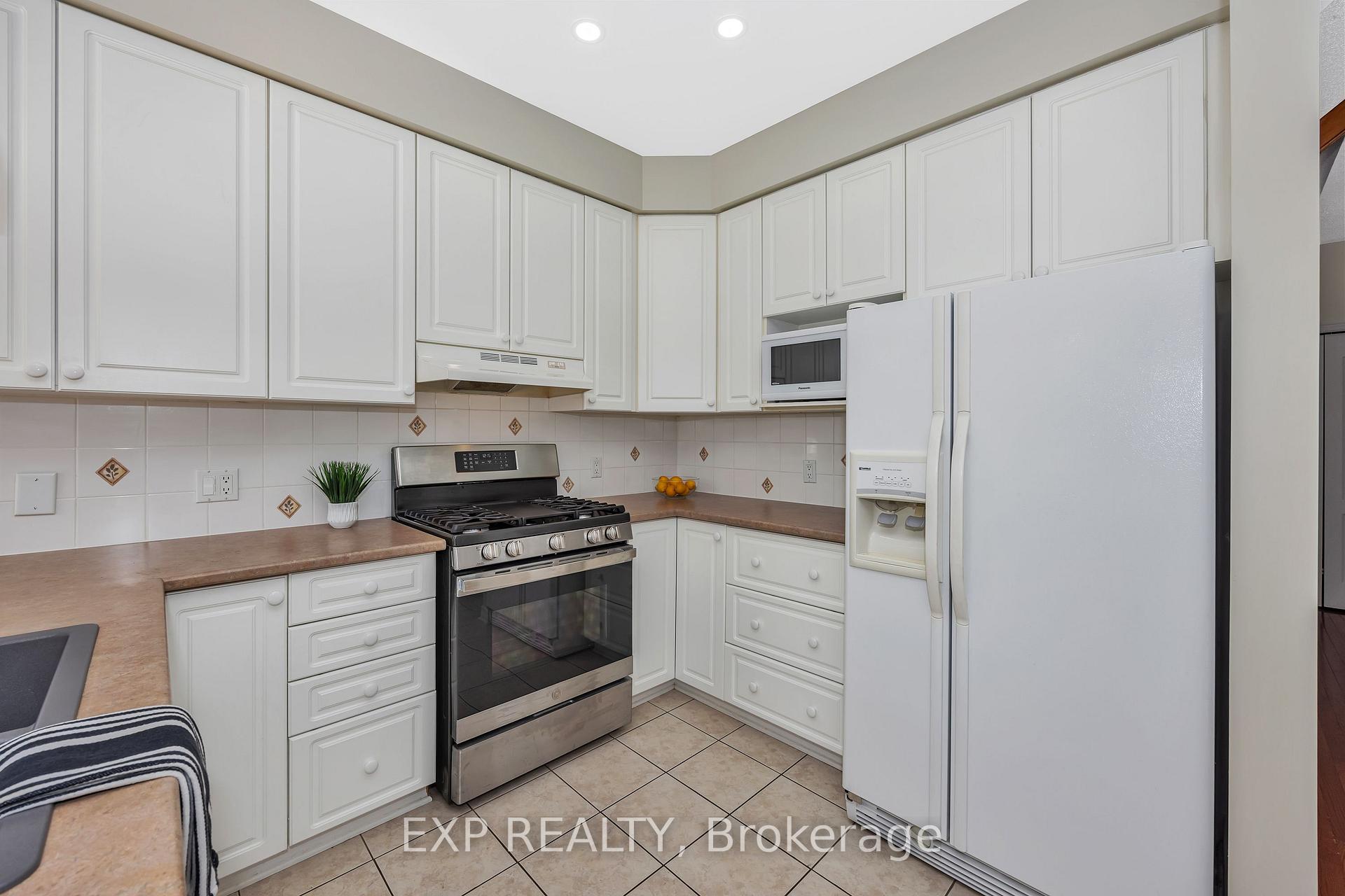 Photo 10 of 3748 Twin Falls Place, Ottawa, Riverside South/Gloucester Glen — HOMEH